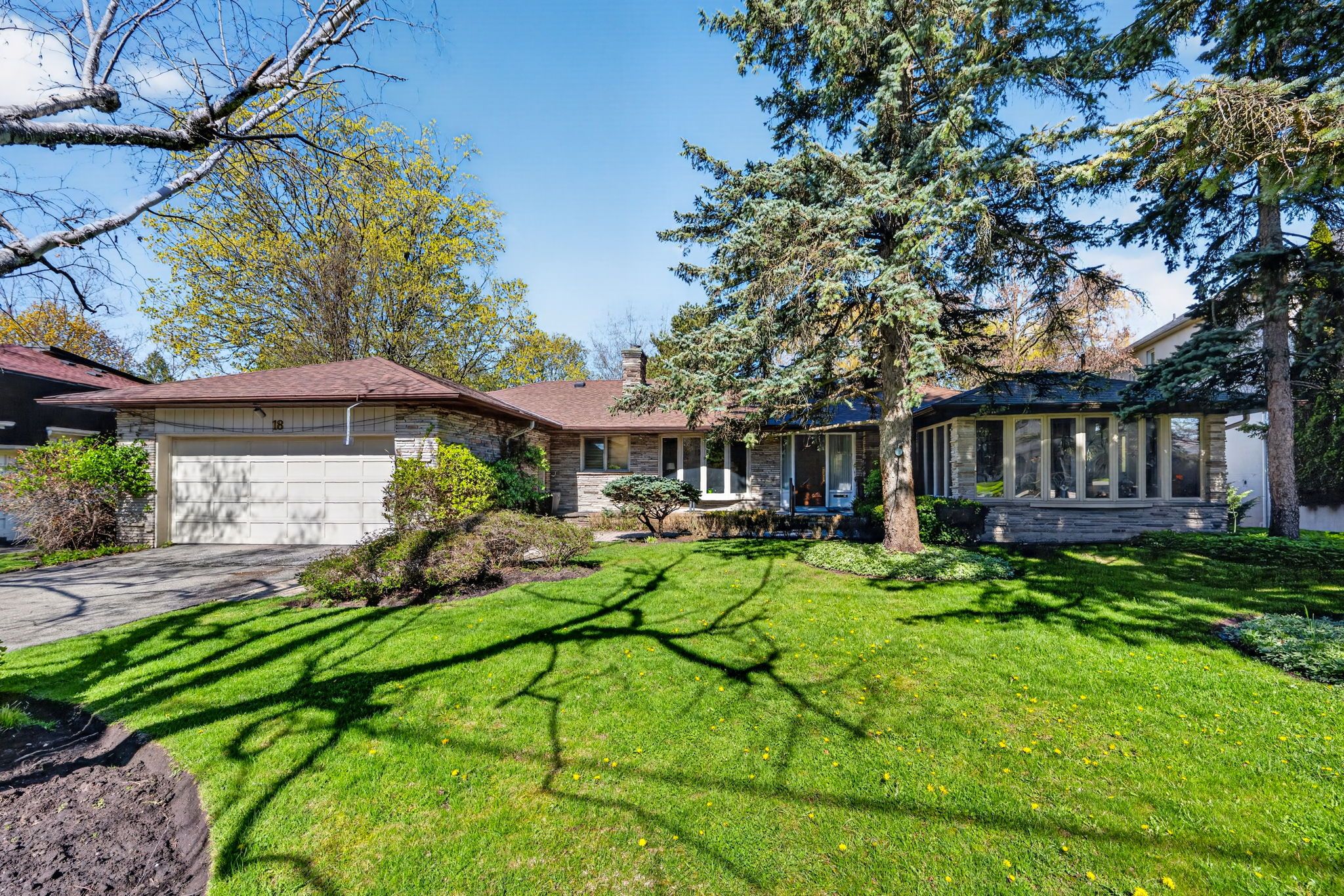 18 Brian Cliff Drive, Toronto, On M3b 2g2