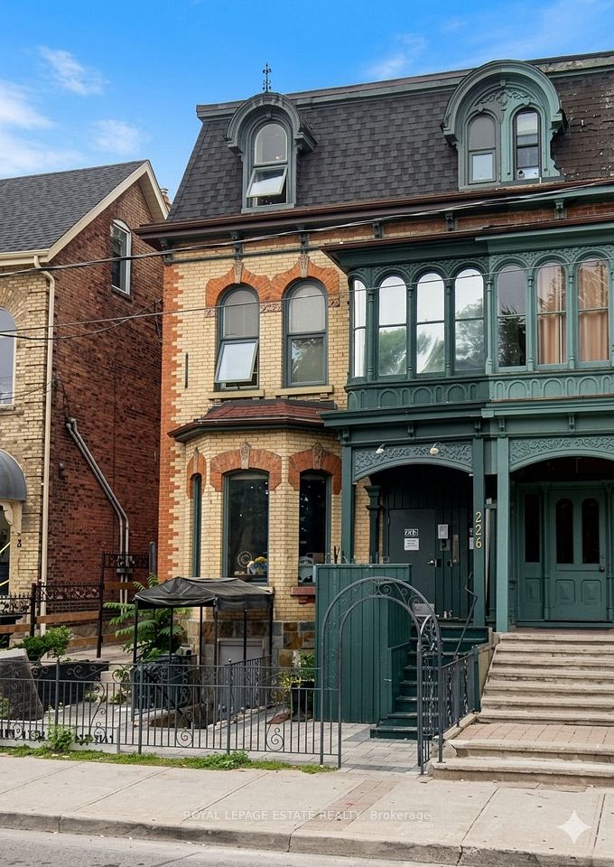226 Carlton Street Main, Toronto, On M5a 2l1