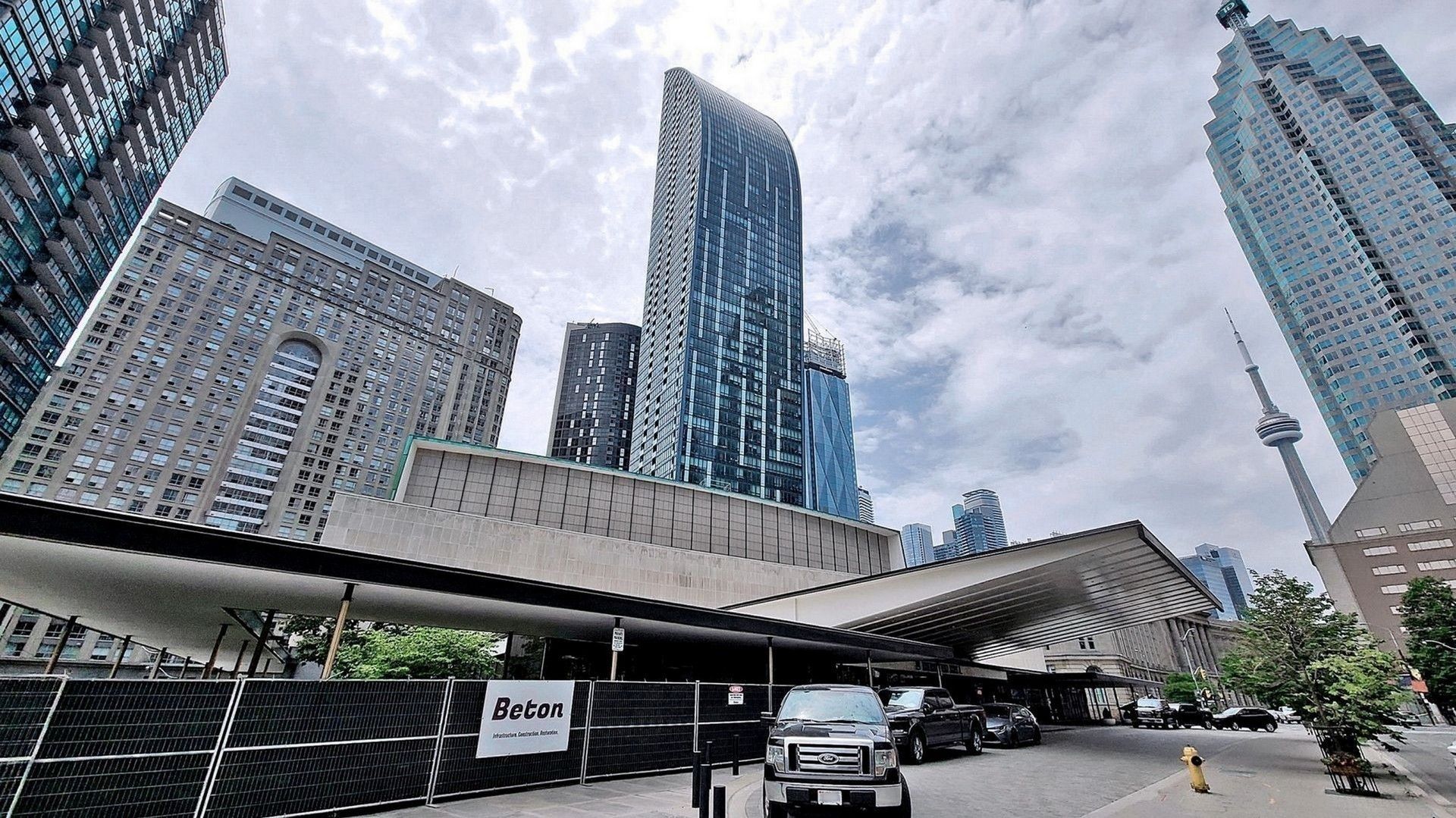 8 The Esplanade 2506, Toronto, On M5e 0a6