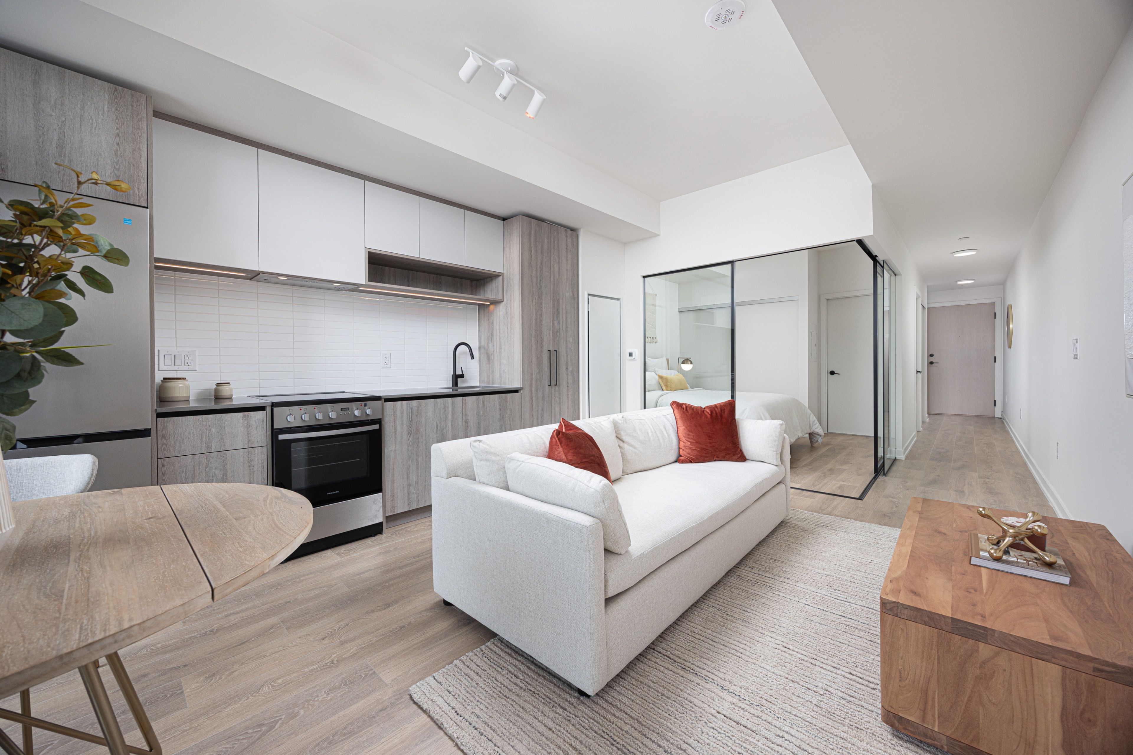181 Sterling Road 1107, Toronto, On M6r 2b2