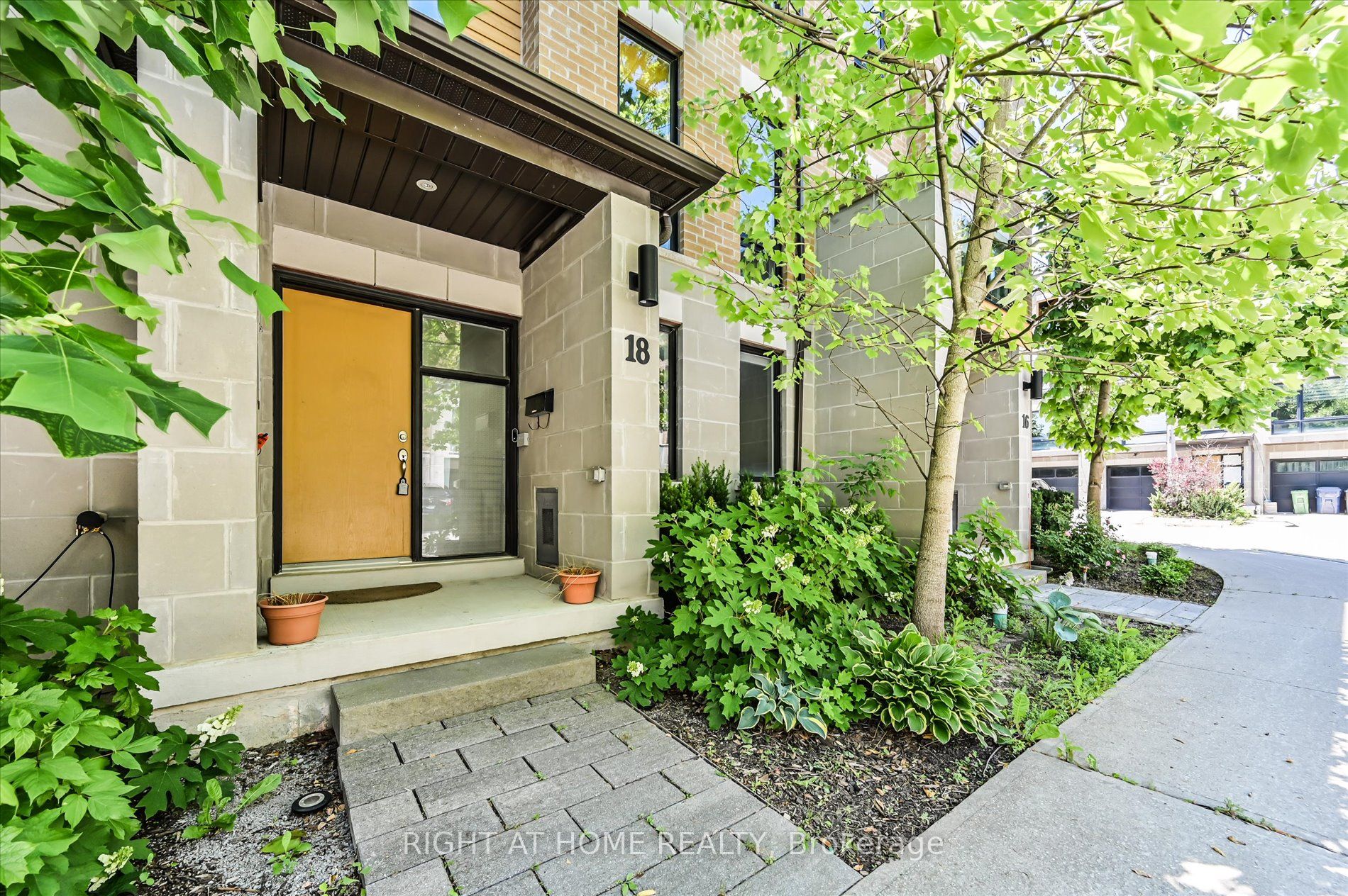 18 Kenneth Wood Crescent, Toronto, On M2n 0k3