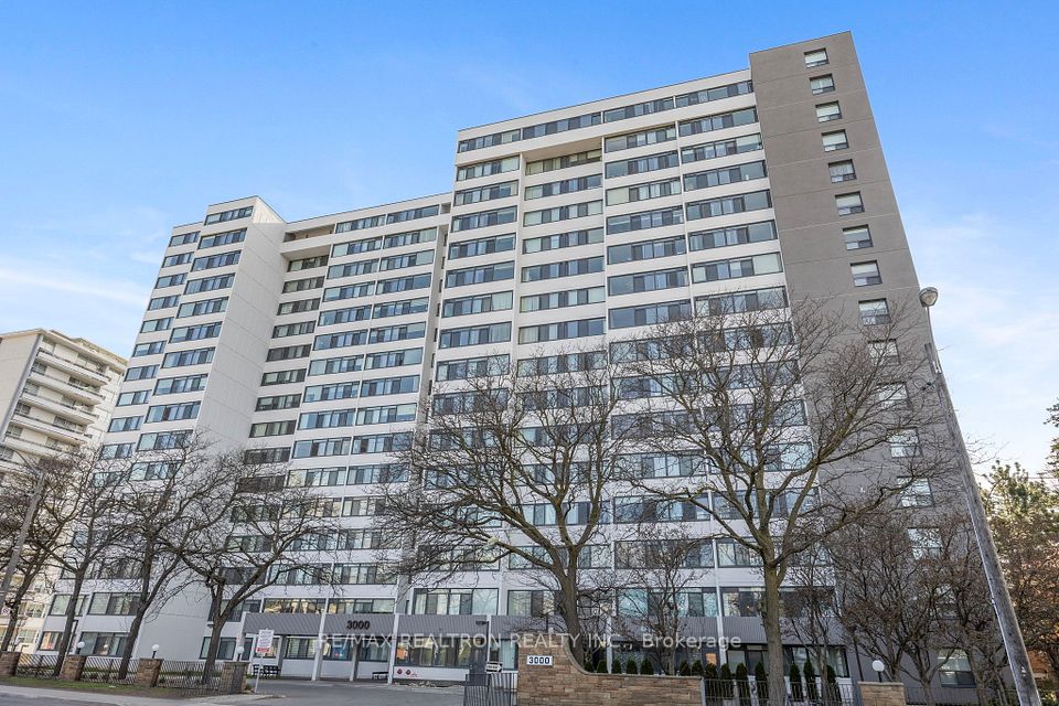 3000 Bathurst Street Ph3, Toronto, On M6b 3b4