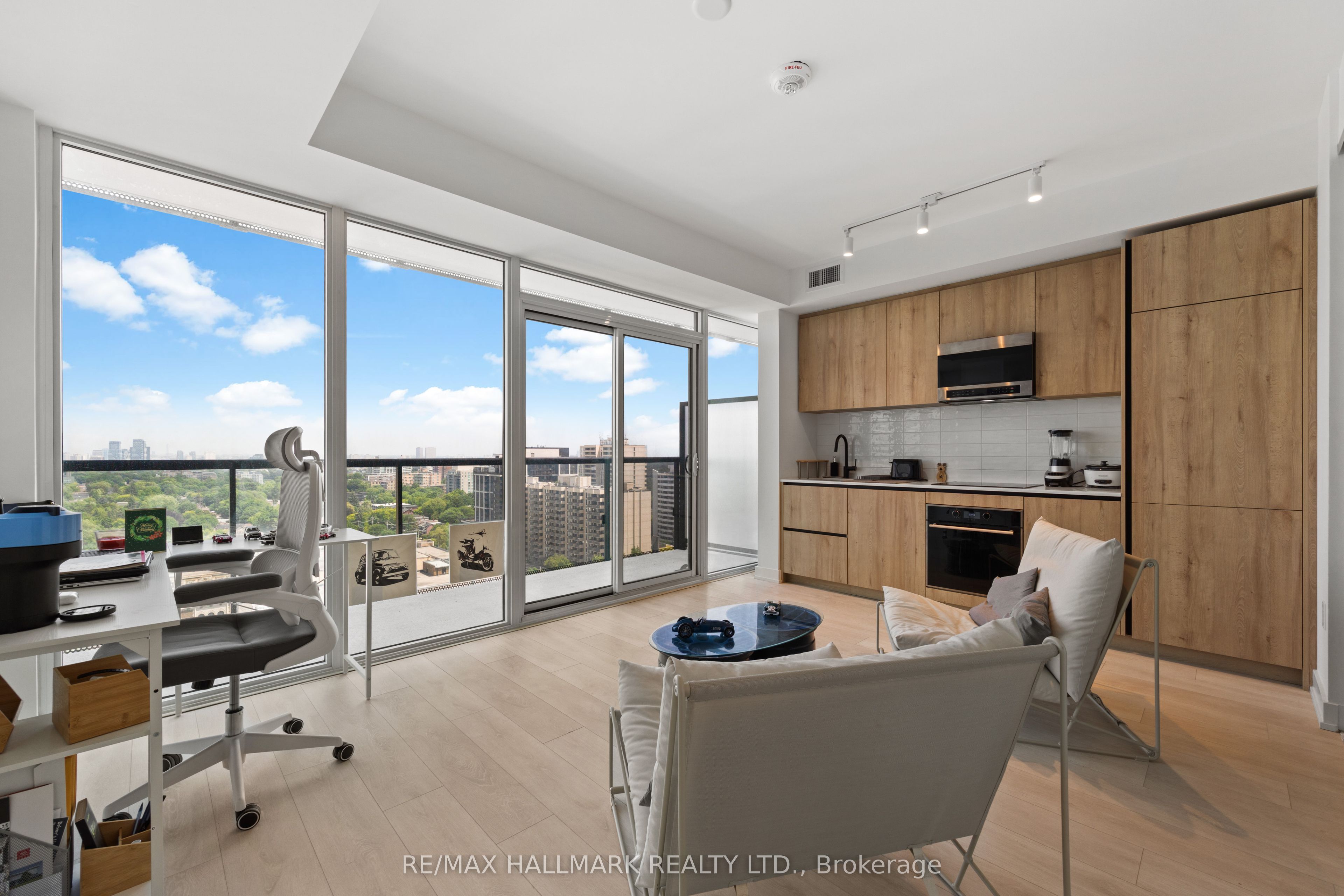 127 Broadway Avenue 1611, Toronto, On M4p 1v4