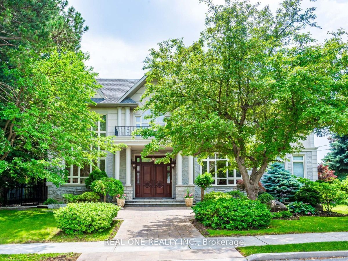 15 Royal Oak Drive, Toronto, On M3c 2m3