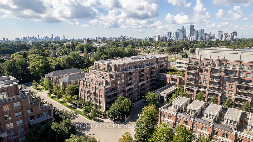 20 Burkebrook Place 306, Toronto, On M4g 0a1