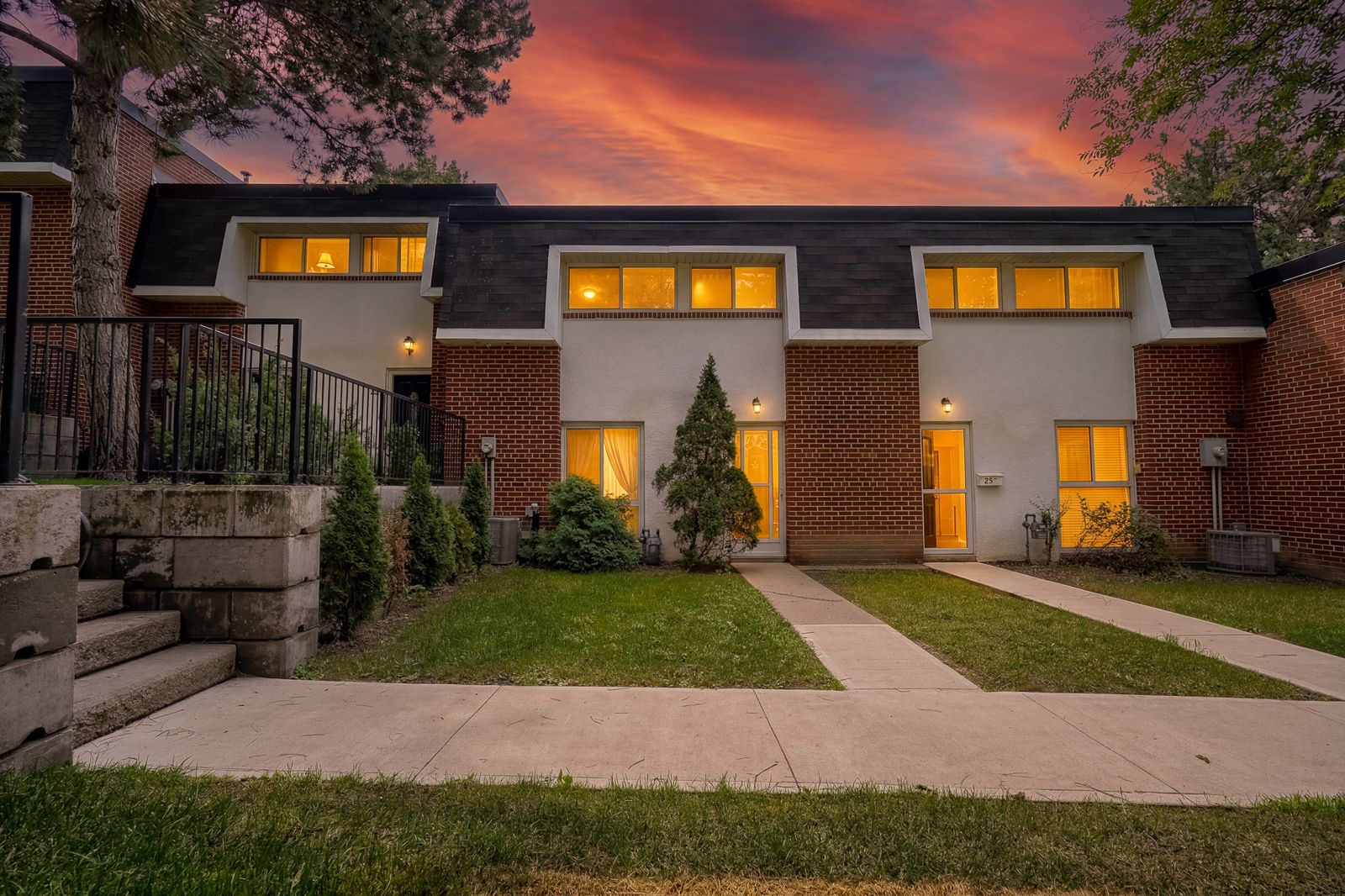 94 George Henry Boulevard 24, Toronto, On M2j 1e7