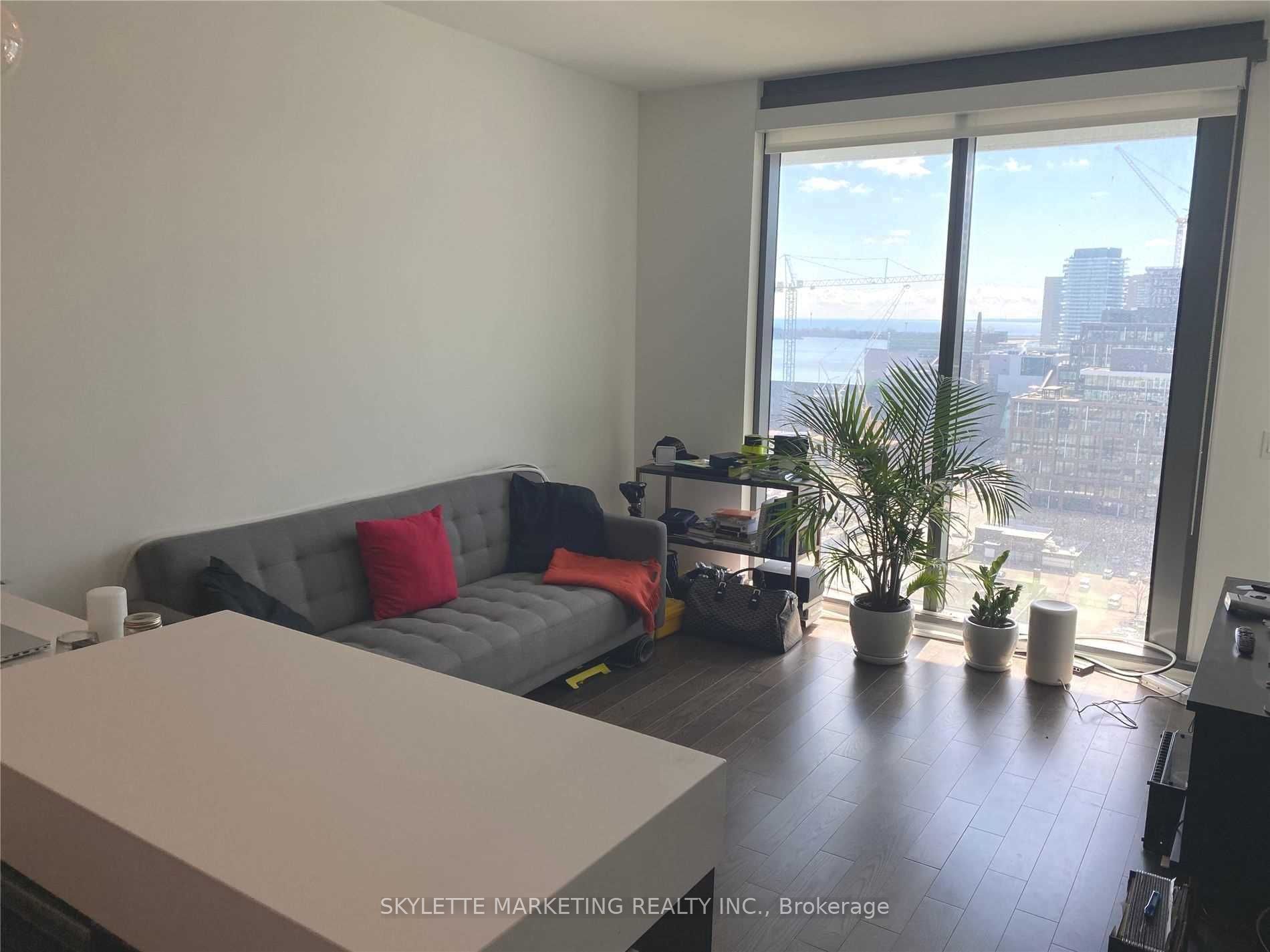 16 Bonnycastle Street 1810, Toronto, On M5a 0c8