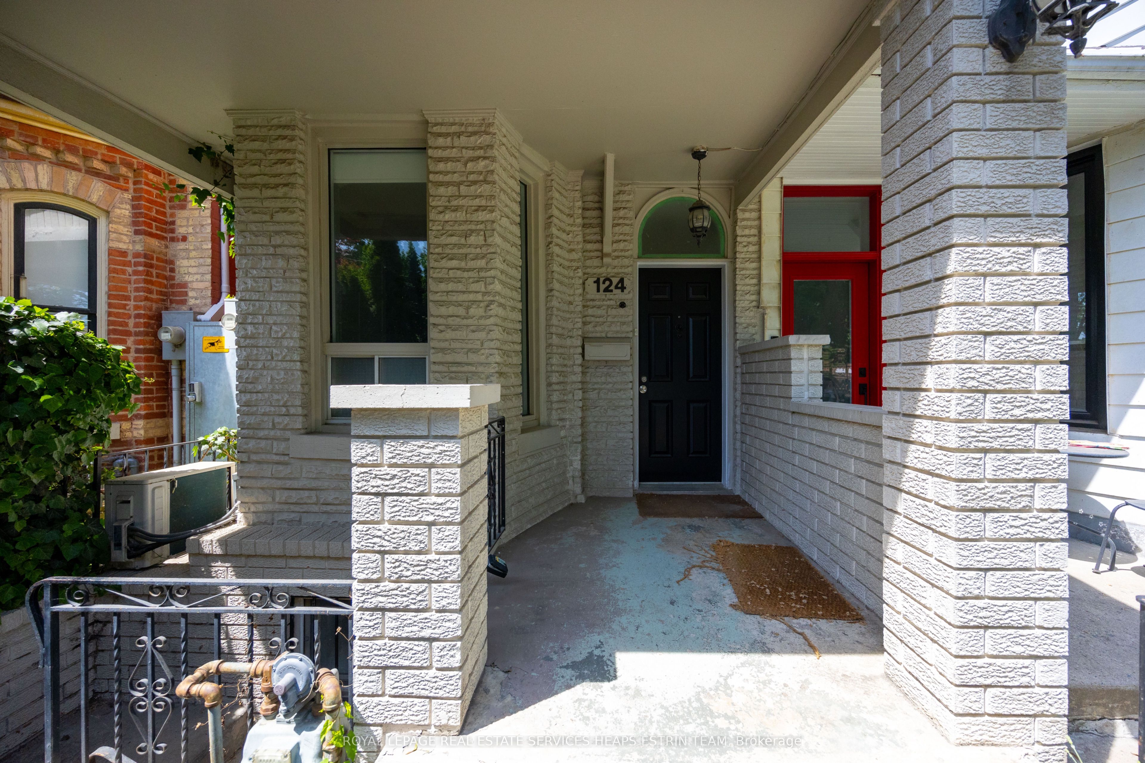 124 Argyle Street Main, Toronto, On M6j 1n9