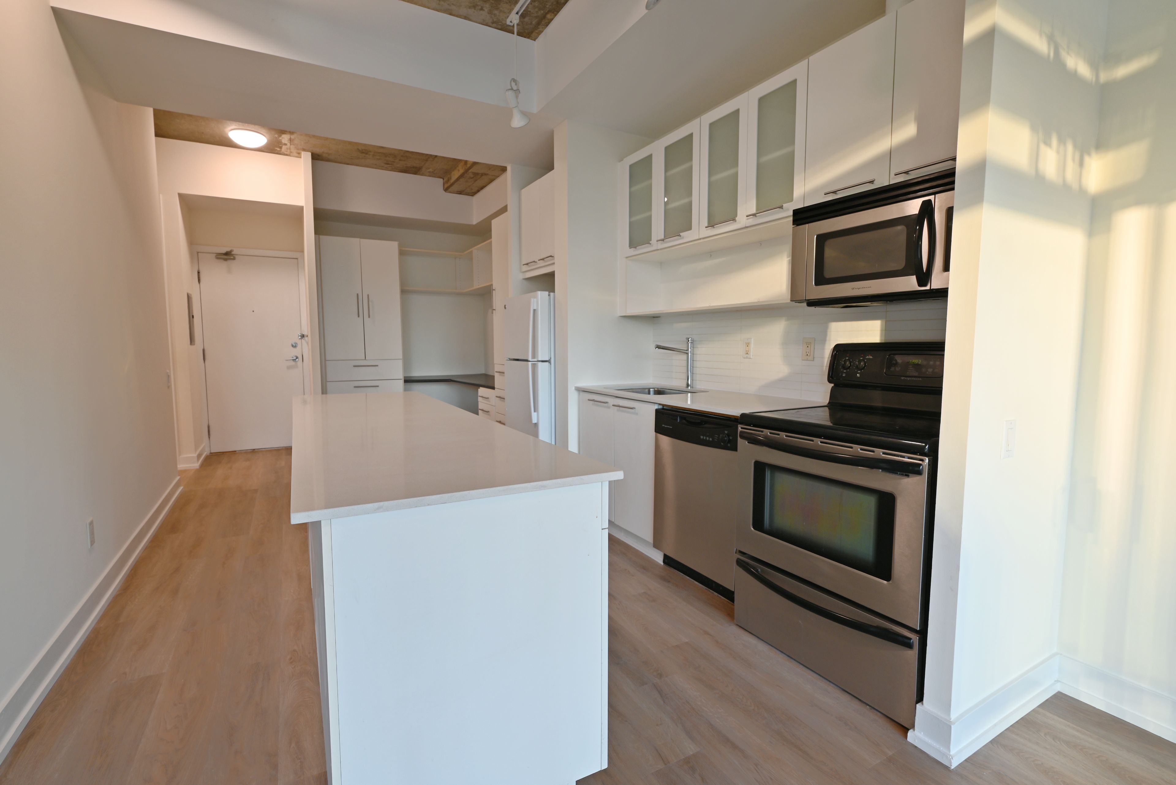66 Portland Street 611, Toronto, On M5v 2m6