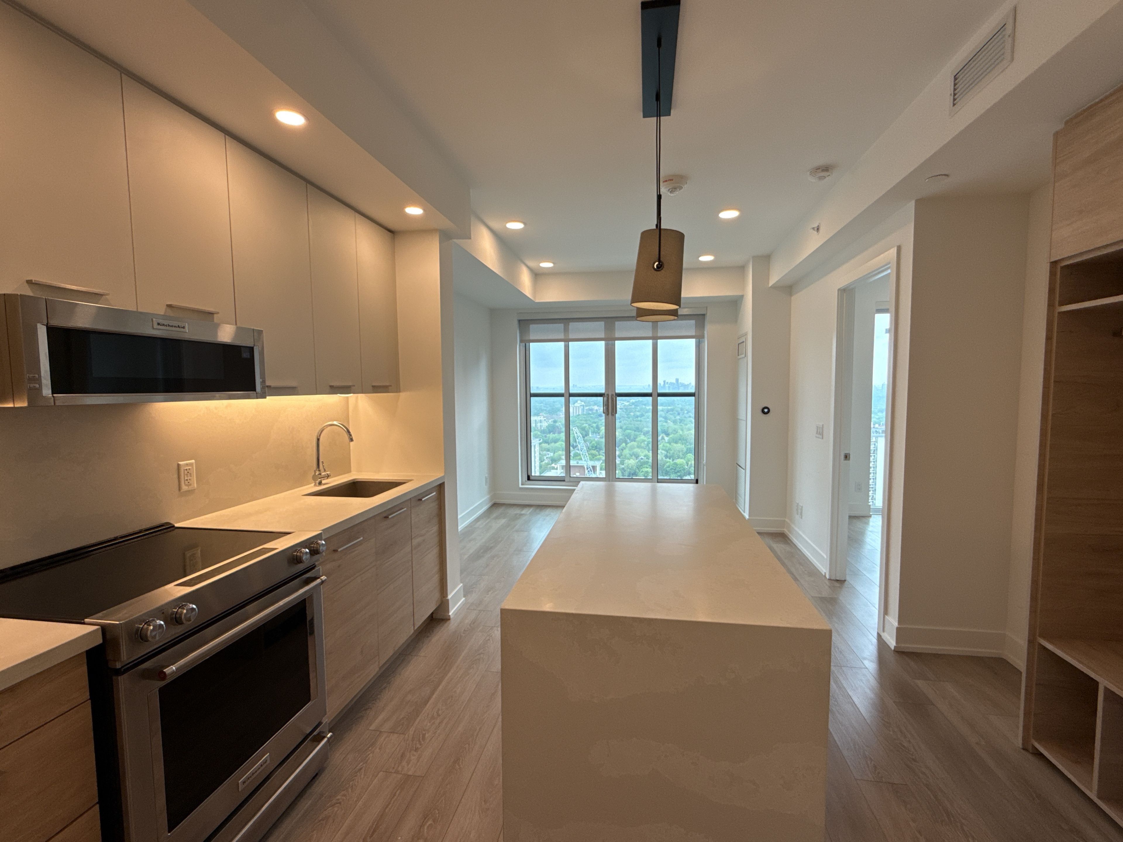 200 Redpath Avenue 2208, Toronto, On M4p 0e6