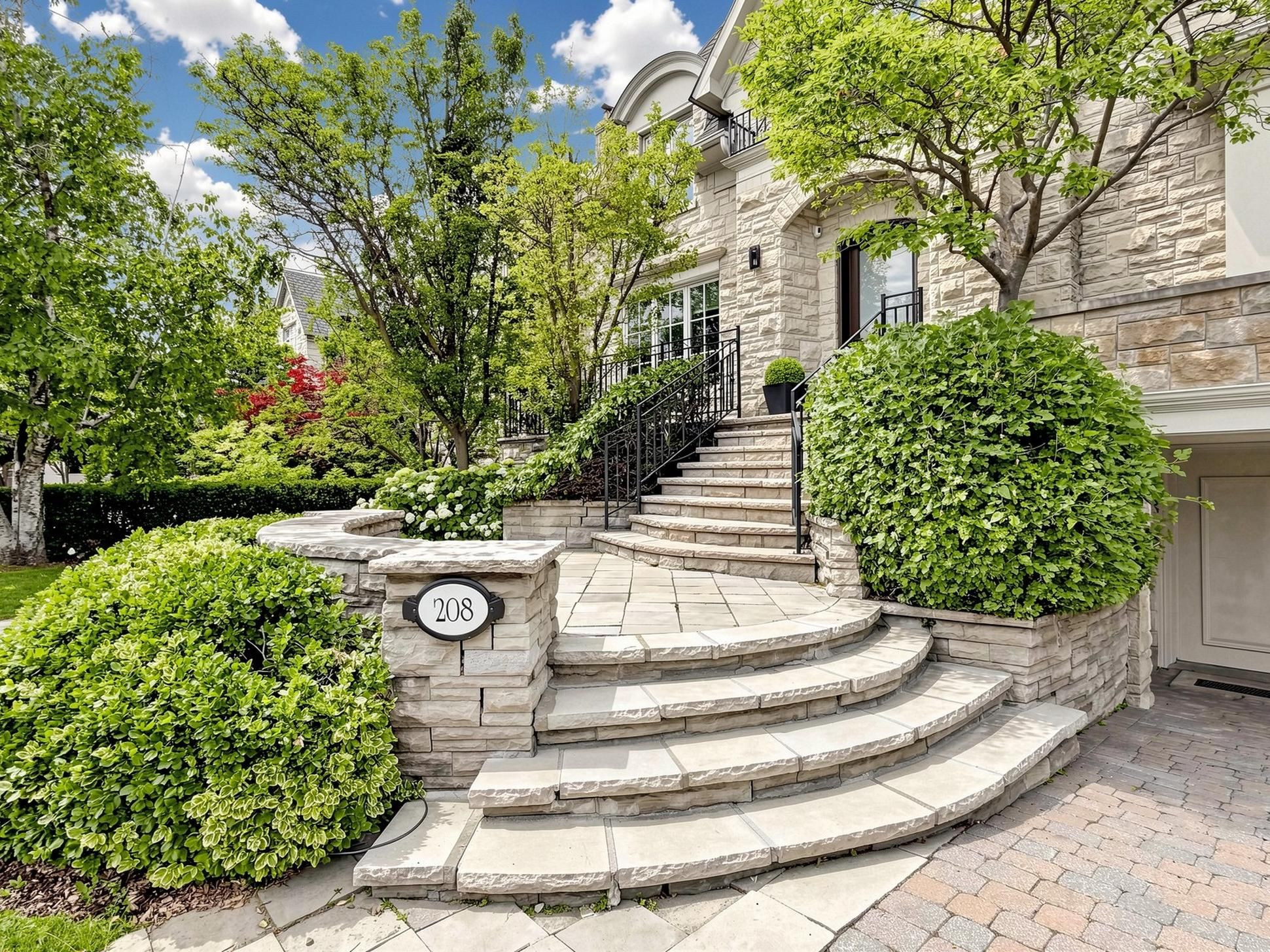 208 Carmichael Avenue, Toronto, On M5m 2x3
