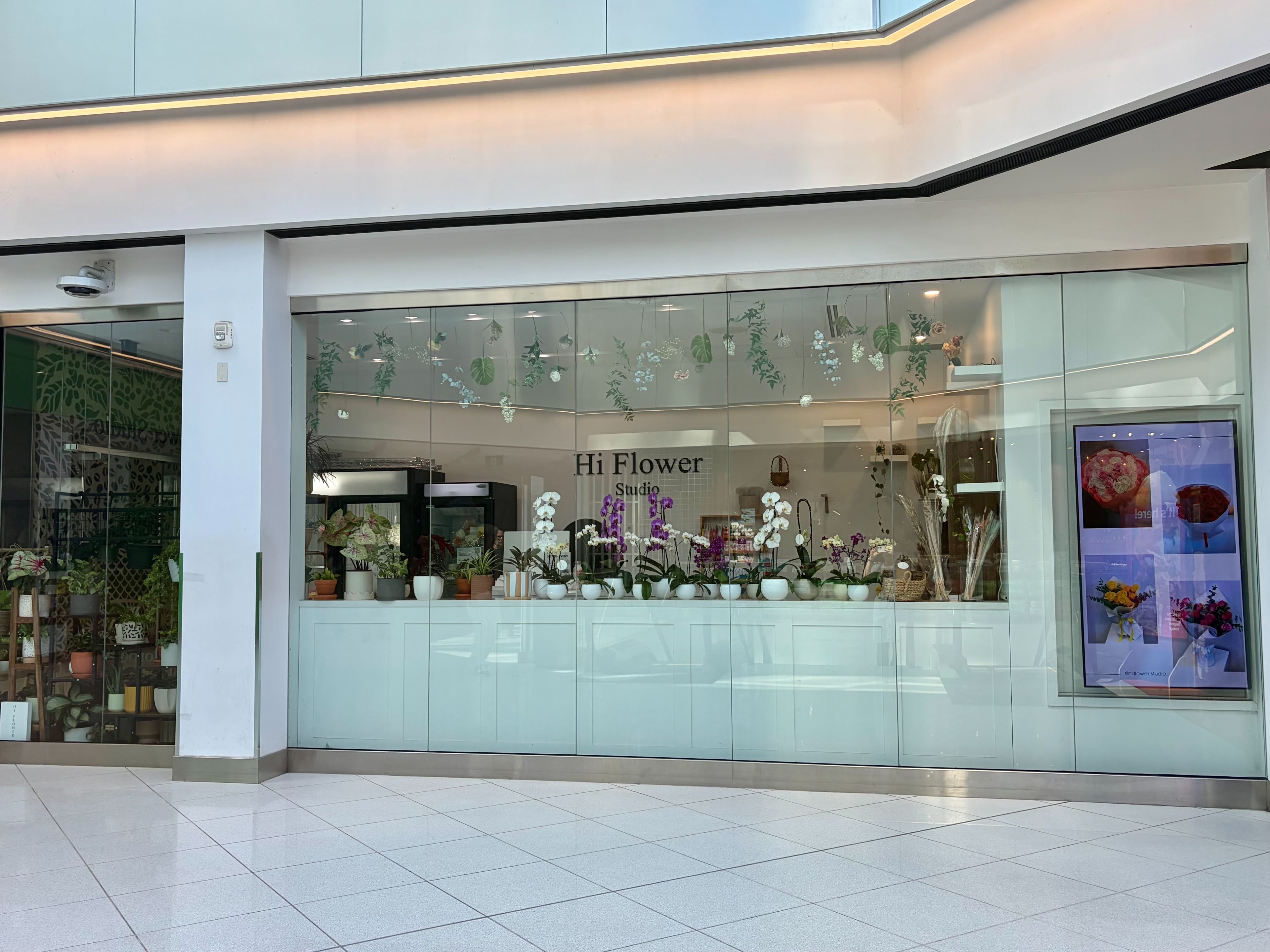 2 St. Clair Avenue E 105, Toronto, On M4t 2t5