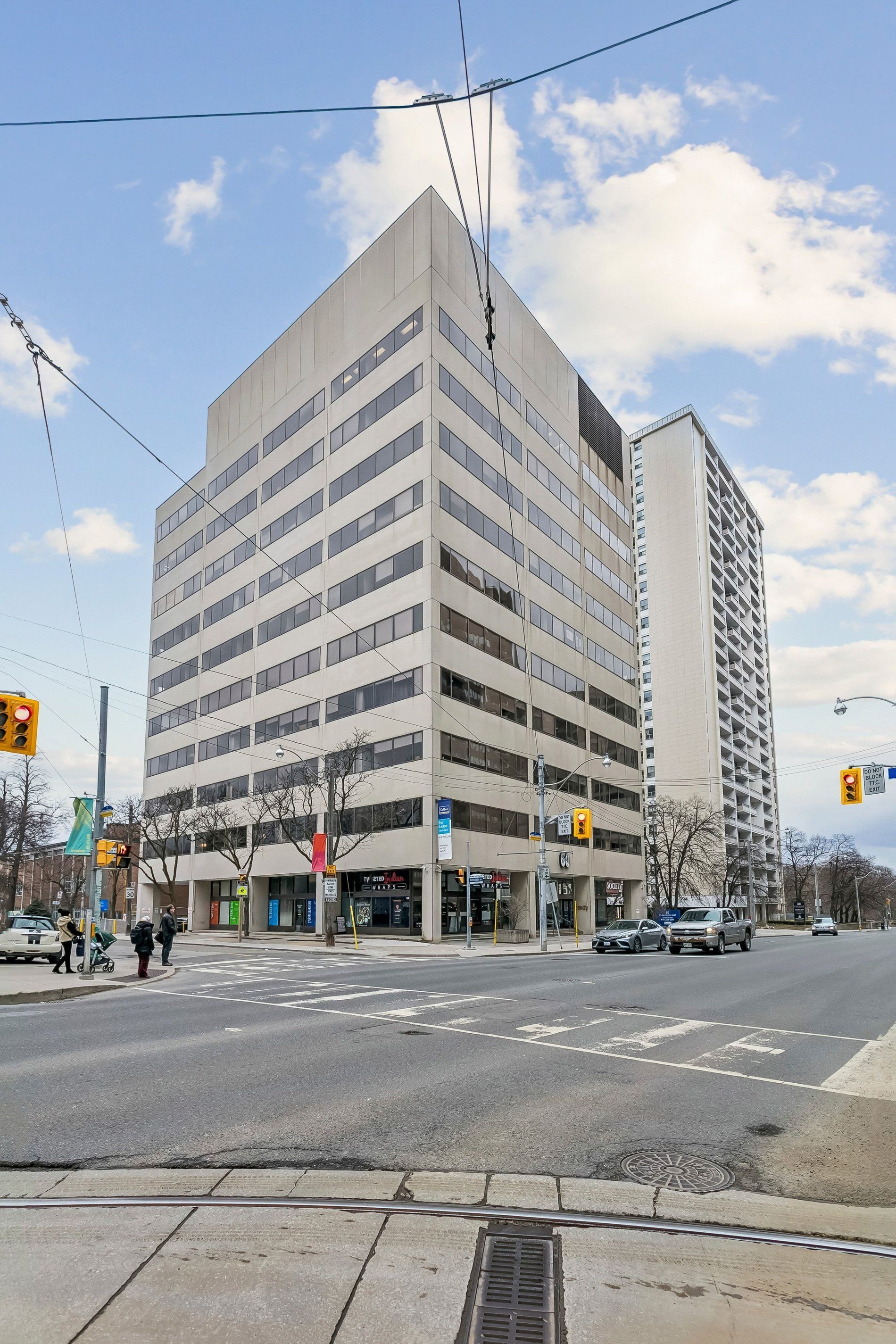 60 St Clair Avenue E 404, Toronto, On M4t 1n5