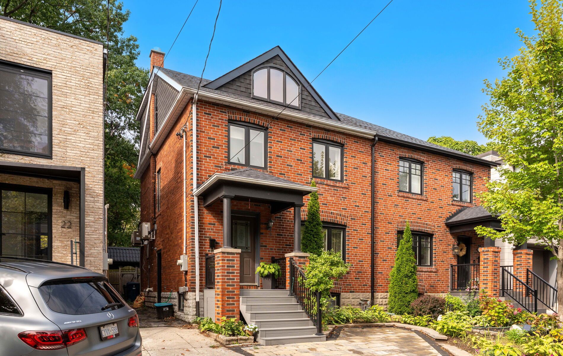 24 Mann Avenue, Toronto, On M4s 2y3