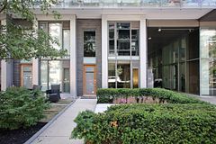 49 Stewart Street 101, Toronto, On M5v 2v1
