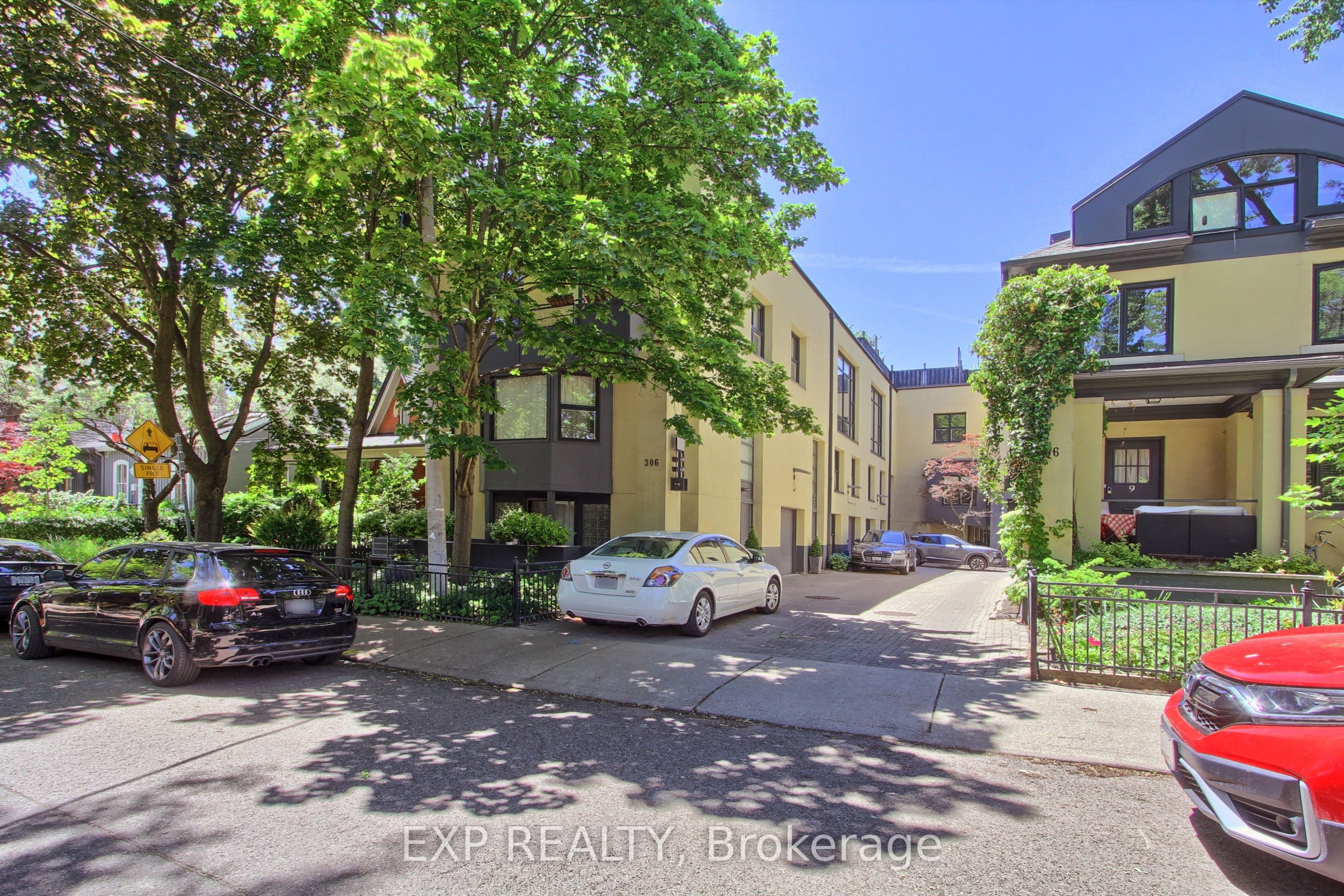 306 Sackville Street 4, Toronto, On M5a 3g2