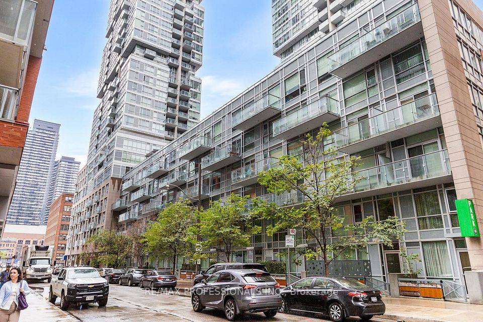 30 Nelson Street 325, Toronto, On M5v 0h5