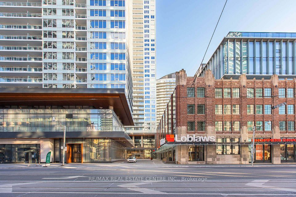 19 Bathurst Street 812, Toronto, On M5v 0n2