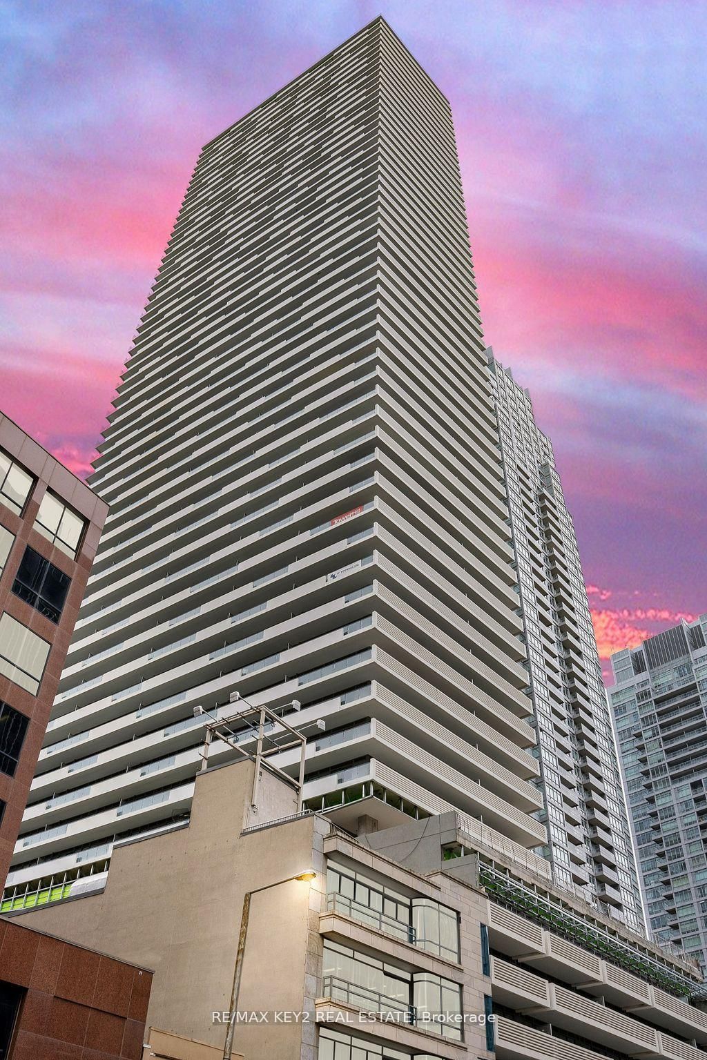 2221 Yonge Street 3402, Toronto, On M4s 0b8