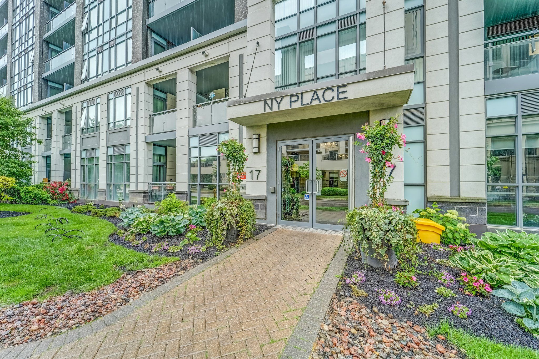17 Kenaston Gardens 509, Toronto, On M2k 0b9