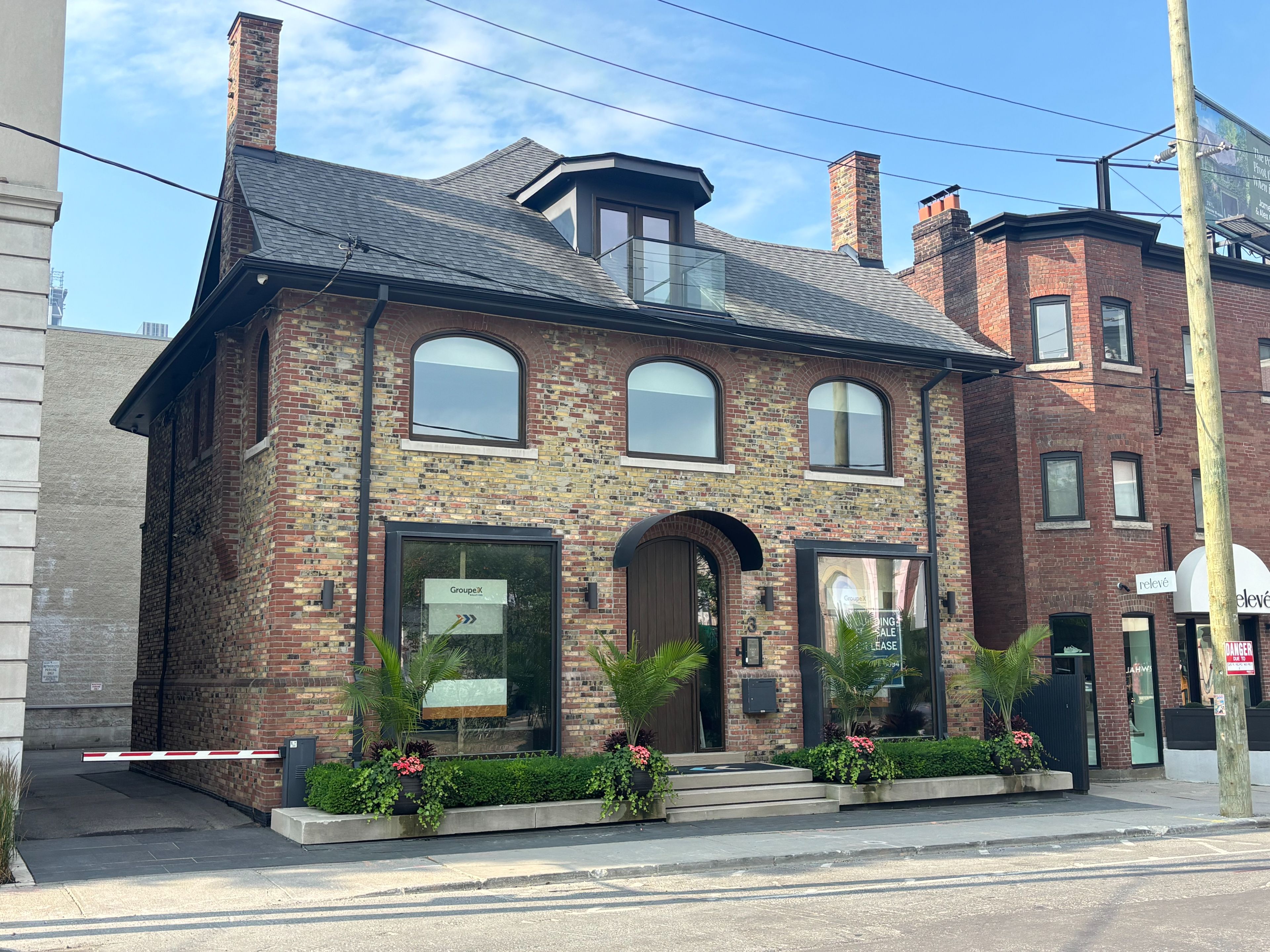 3 Rowanwood Avenue E, Toronto, On M4w 1y5