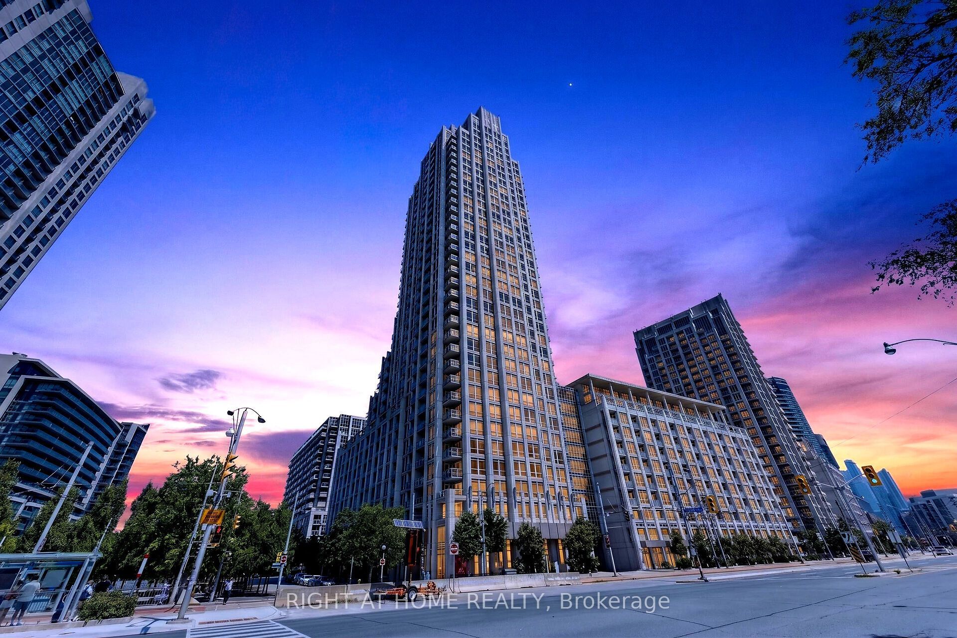 628 Fleet Street 509, Toronto, On M5v 1a8