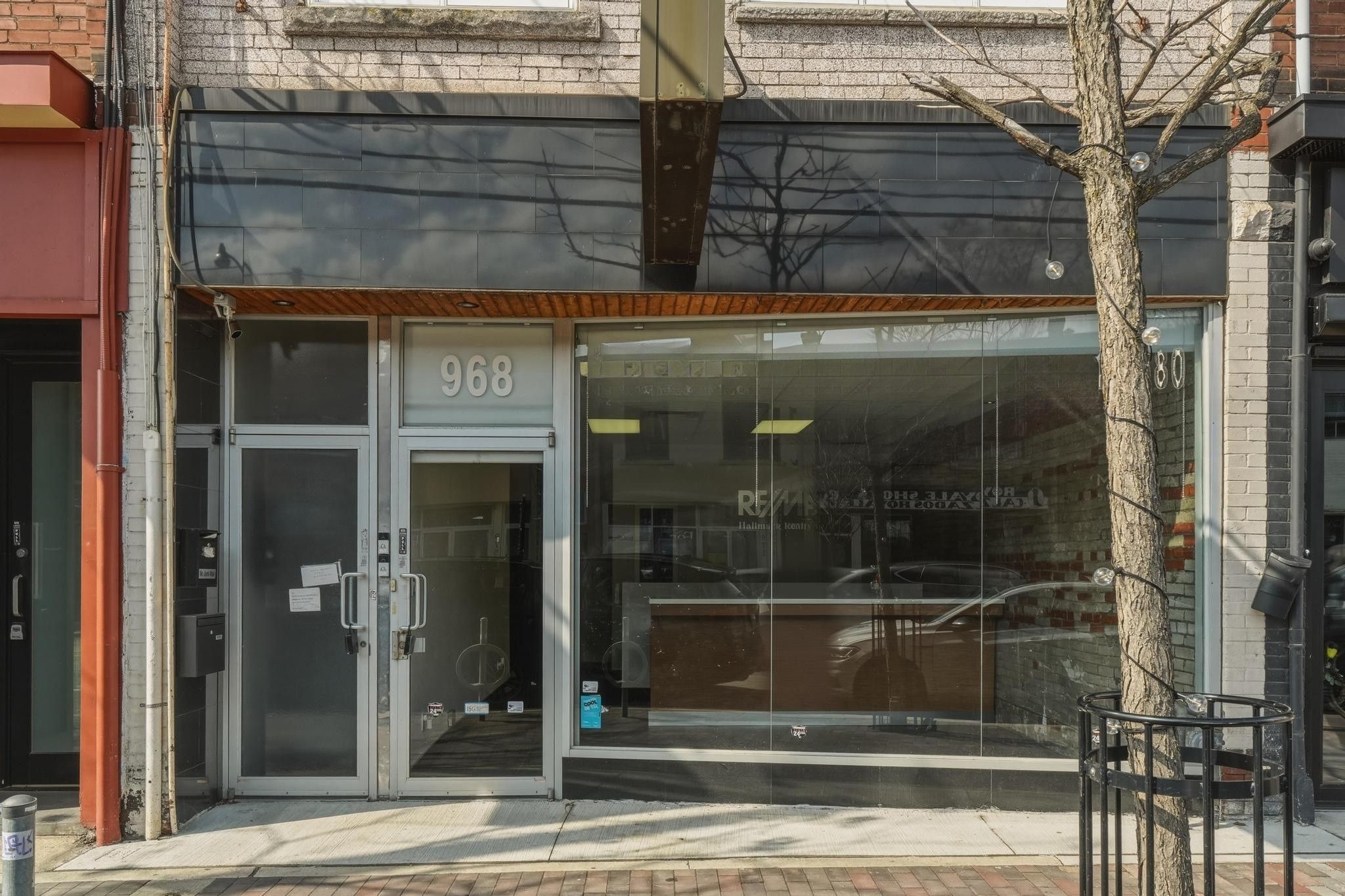 968 College Street, Toronto, On M5h 1a5