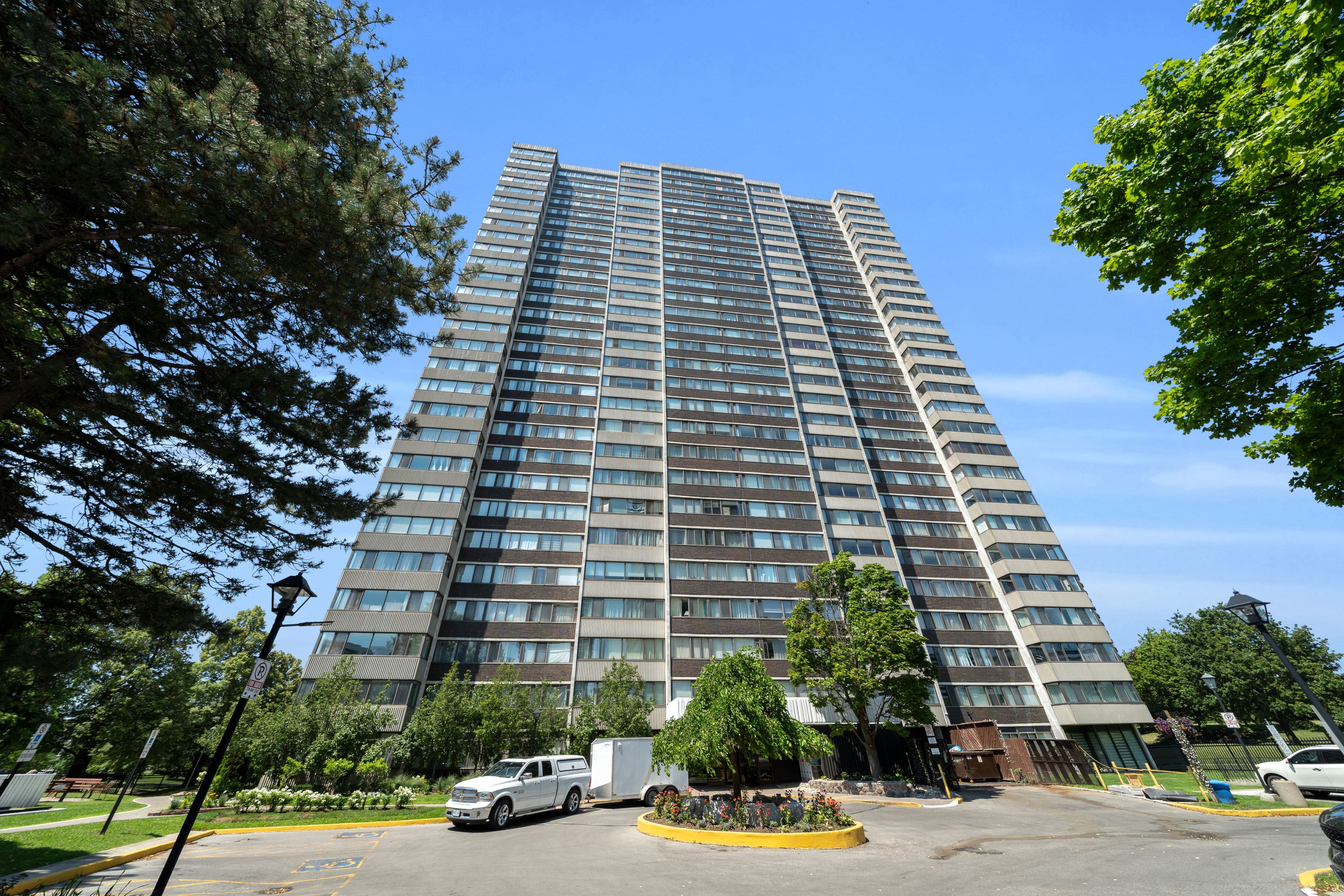 80 Antibes Drive 1207, Toronto, On M2r 3n5