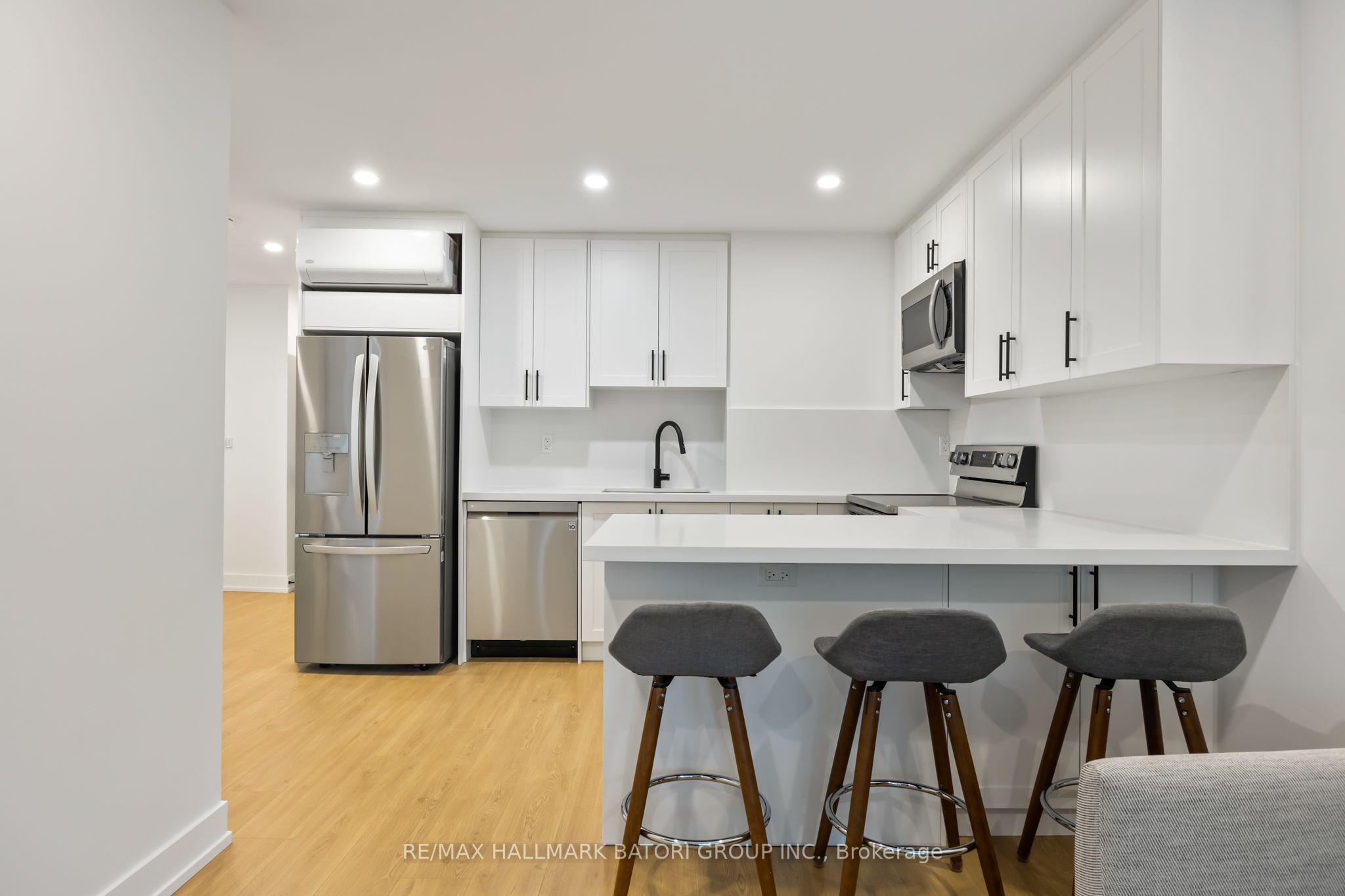 357 Eglinton Avenue W A, Toronto, On M5n 1a3