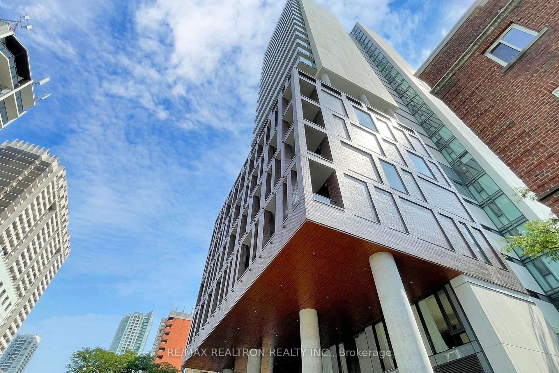 81 Wellesley Street E 2001, Toronto, On M4y 1h8