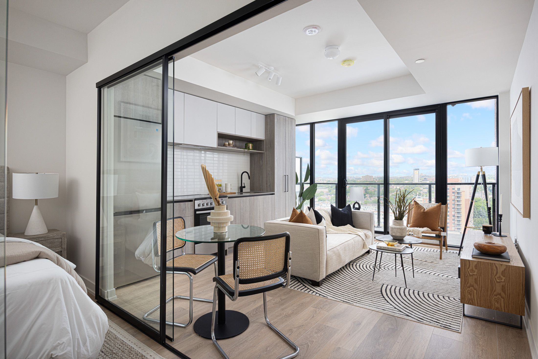 181 Sterling Road 1605, Toronto, On M6r 2b2