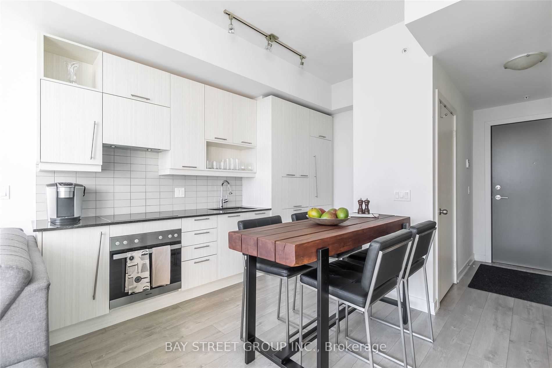 30 Nelson Street 1603, Toronto, On M5v 0h5