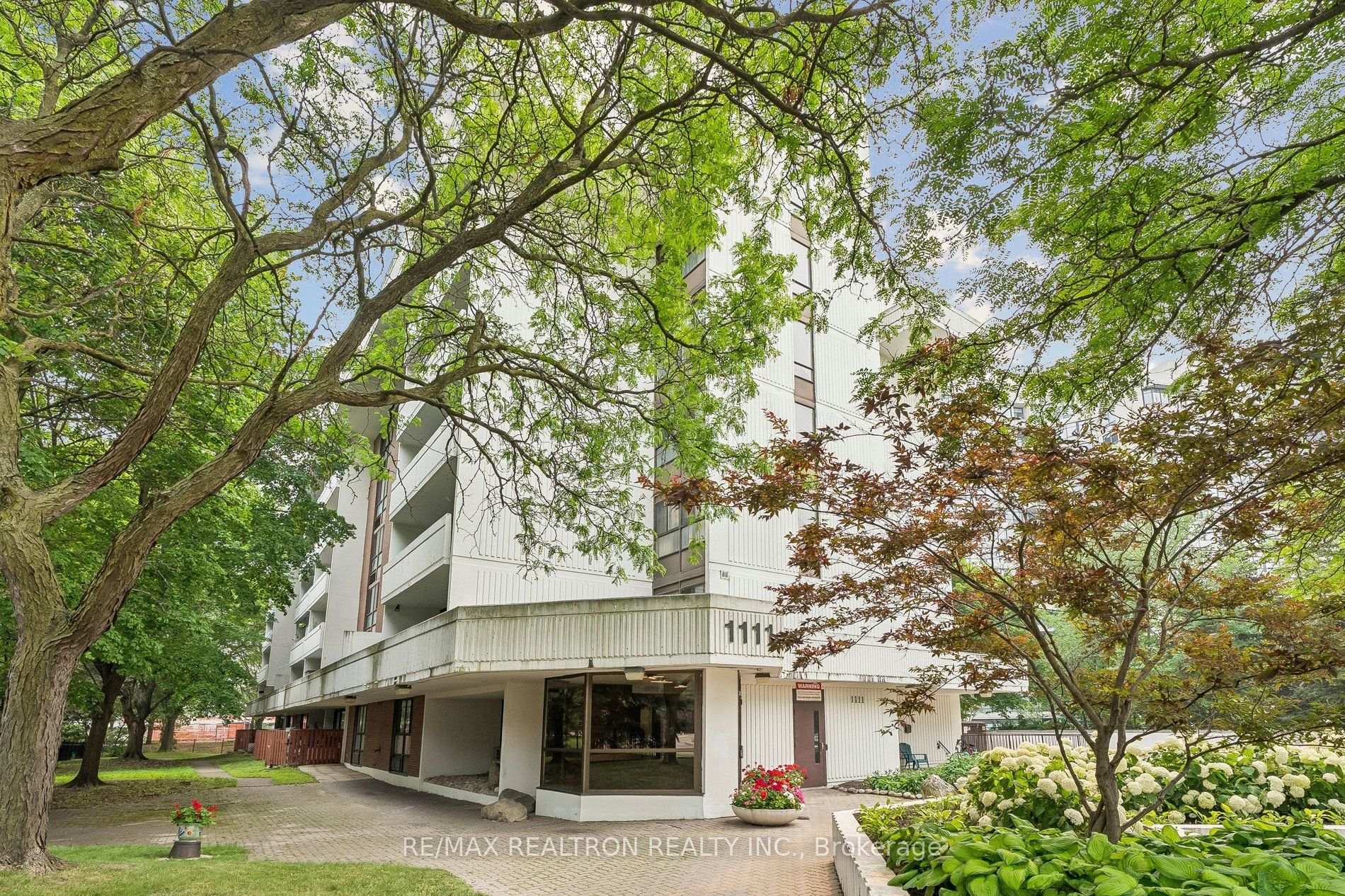 1111 Steeles Avenue W 307, Toronto, On M2r 3m9