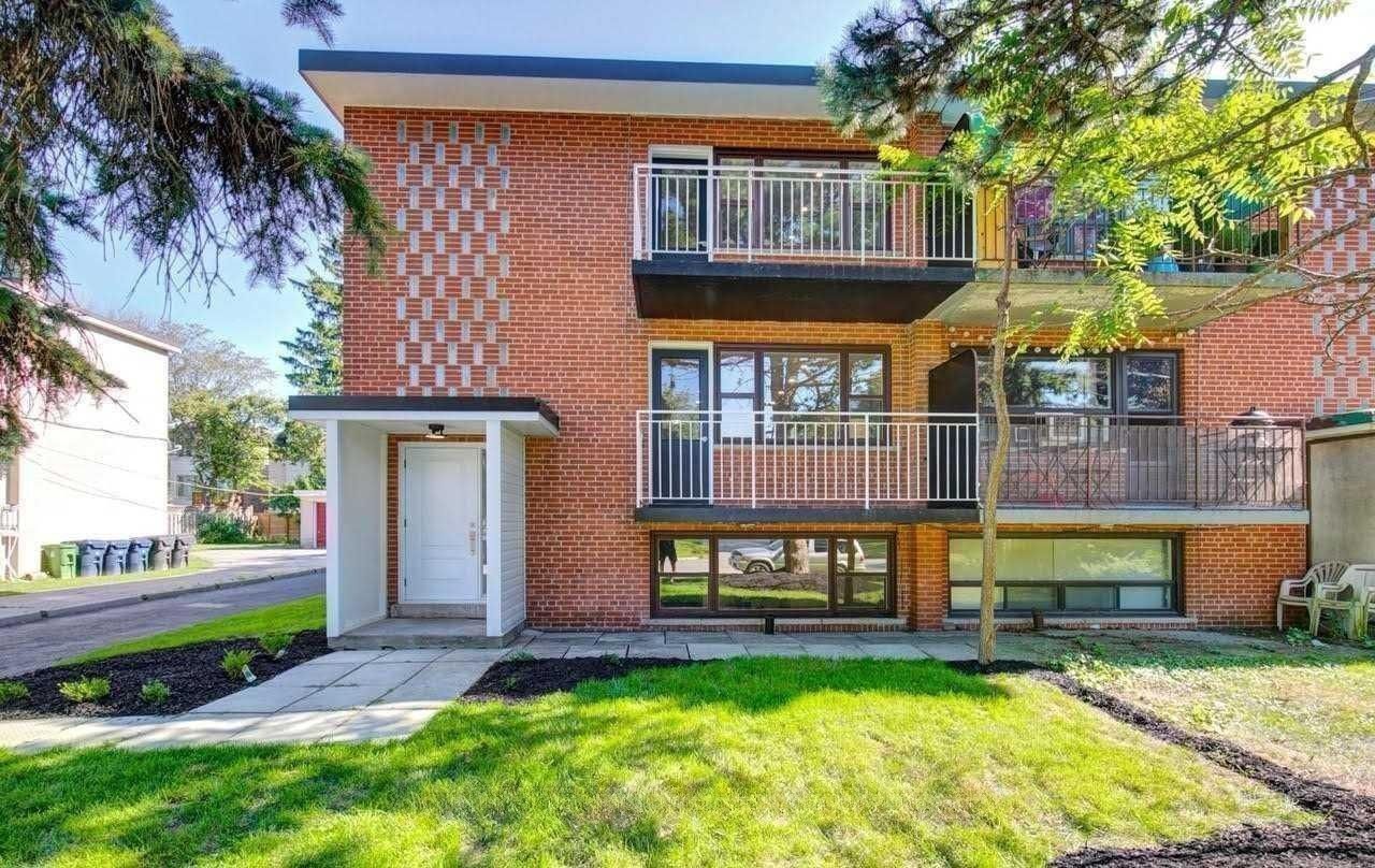 19 Charlemagne Drive Lower, Toronto, On M2n 4h7