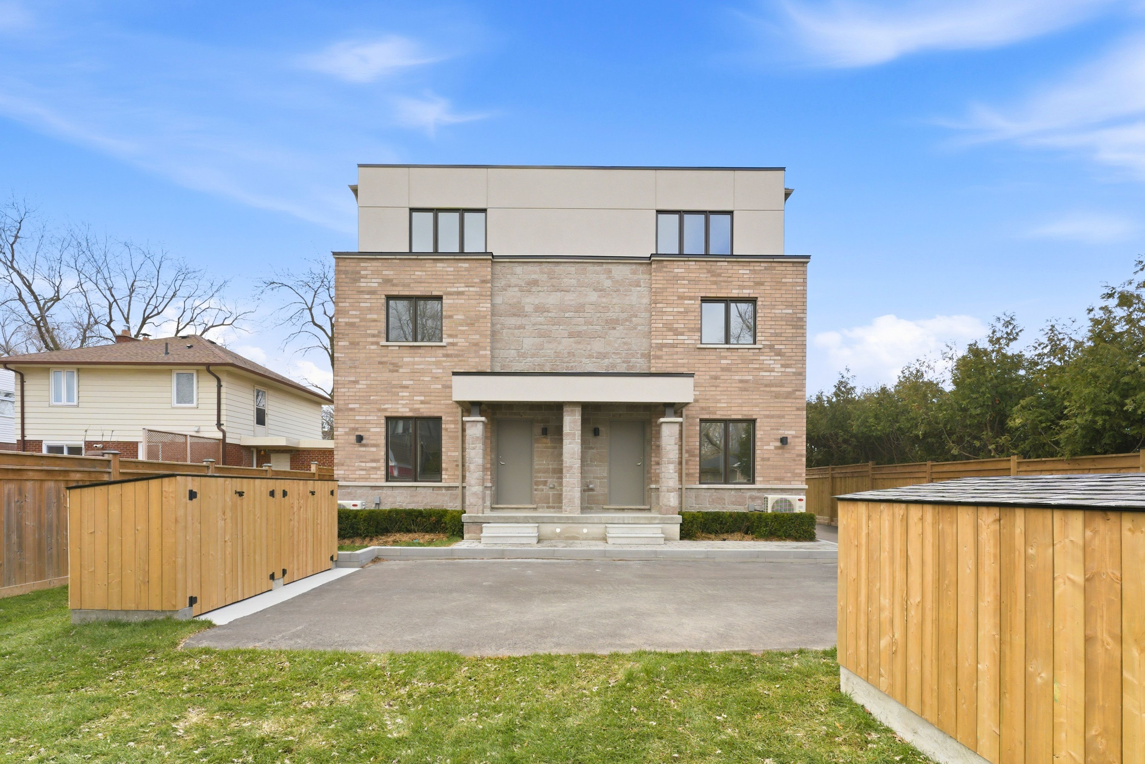 54 Touraine Avenue 3, Toronto, On M3h 1r2