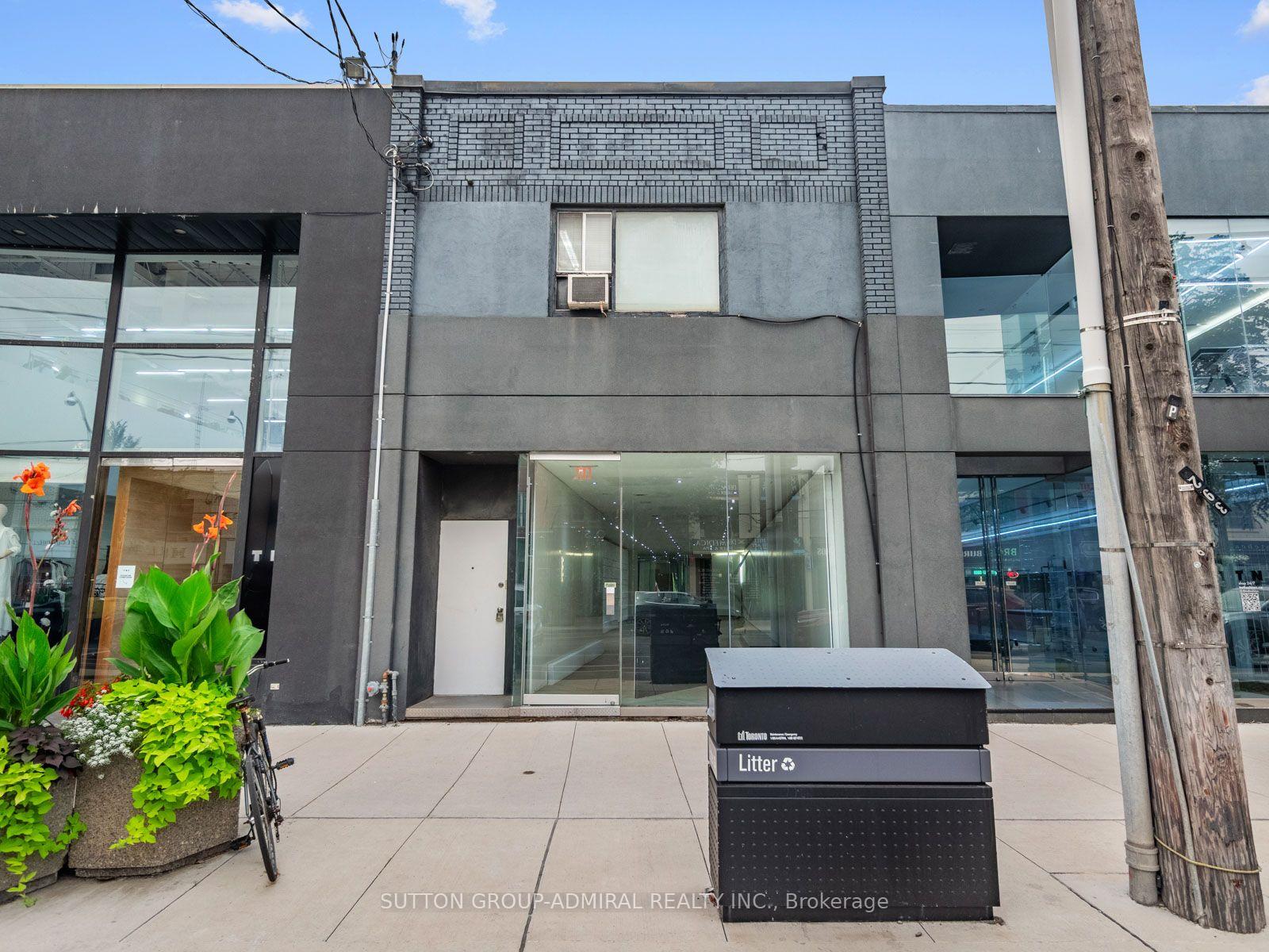 392 Eglinton Avenue W, Toronto, On M5n 1a2