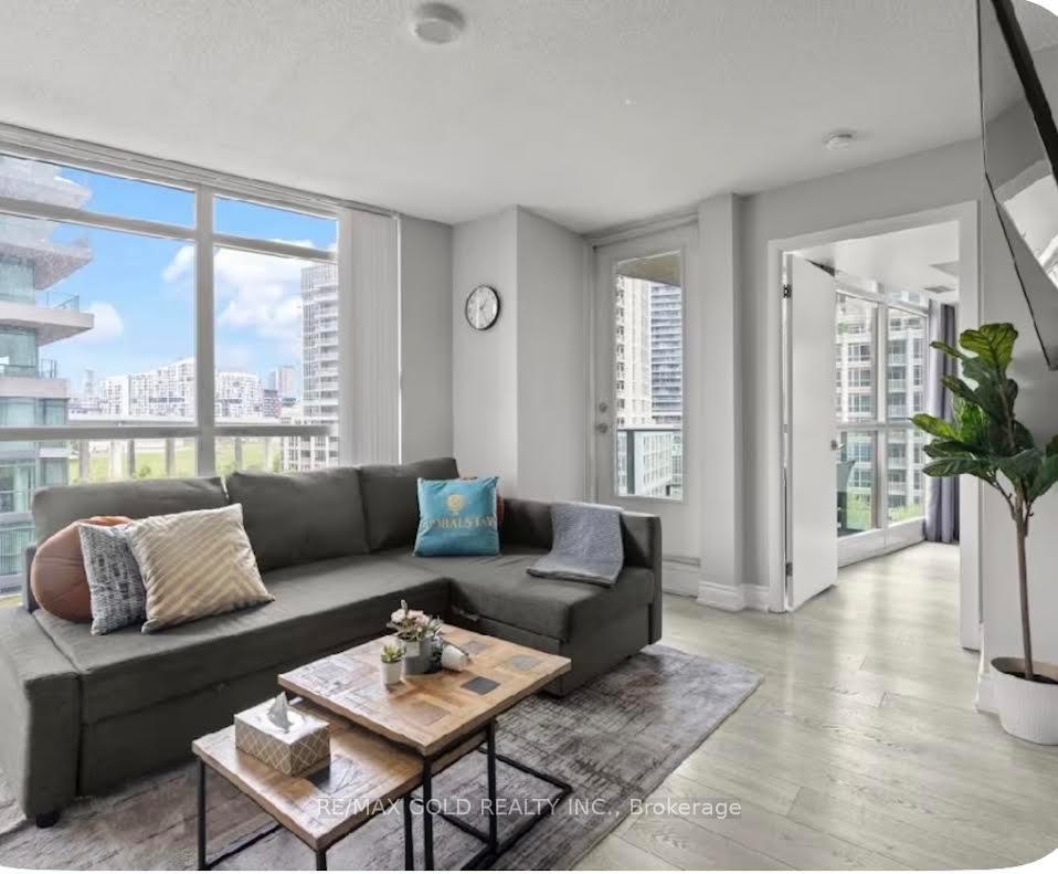 215 Fort York Boulevard 620, Toronto, On M5v 4a2