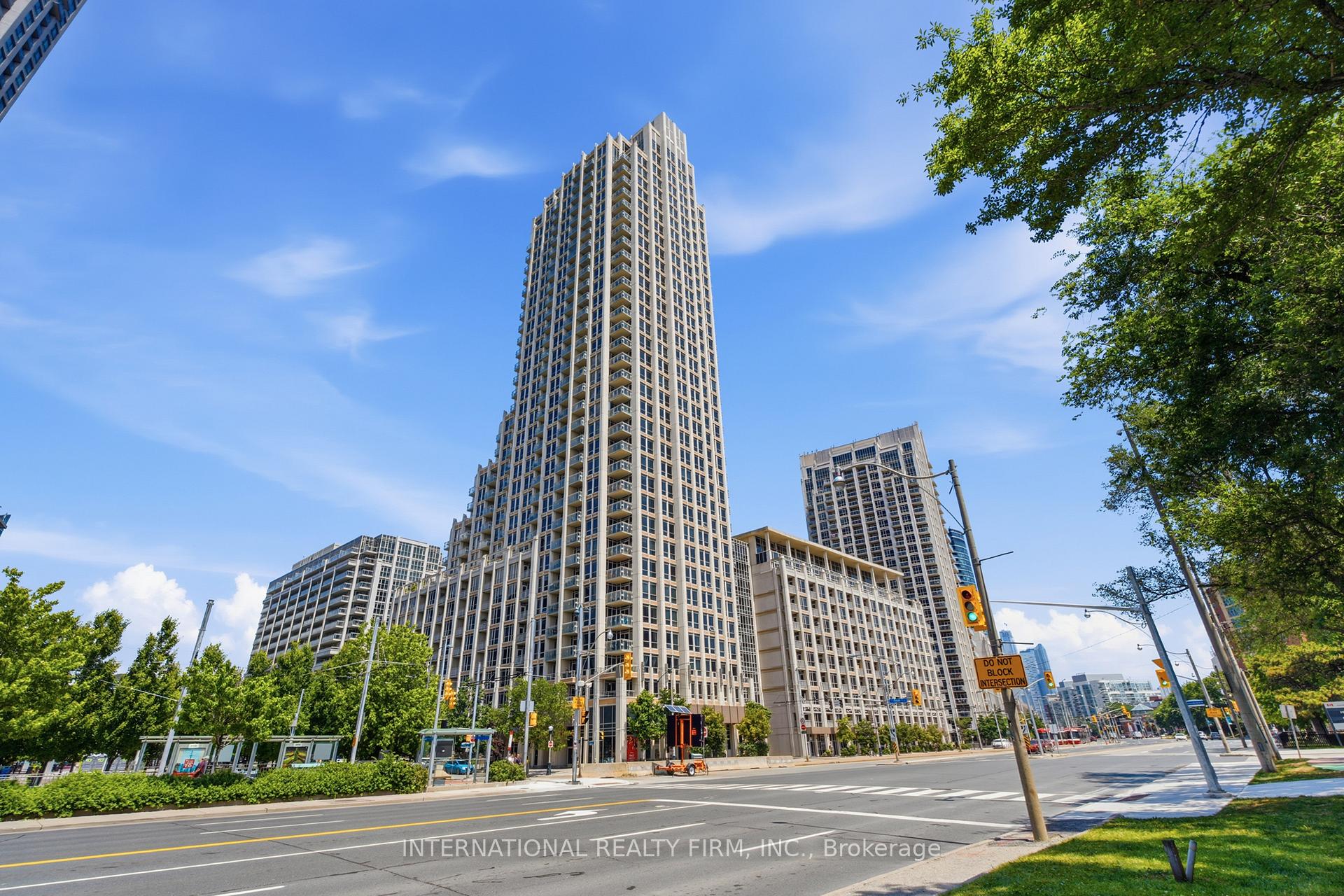 628 Fleet Street 711, Toronto, On M5v 1a8