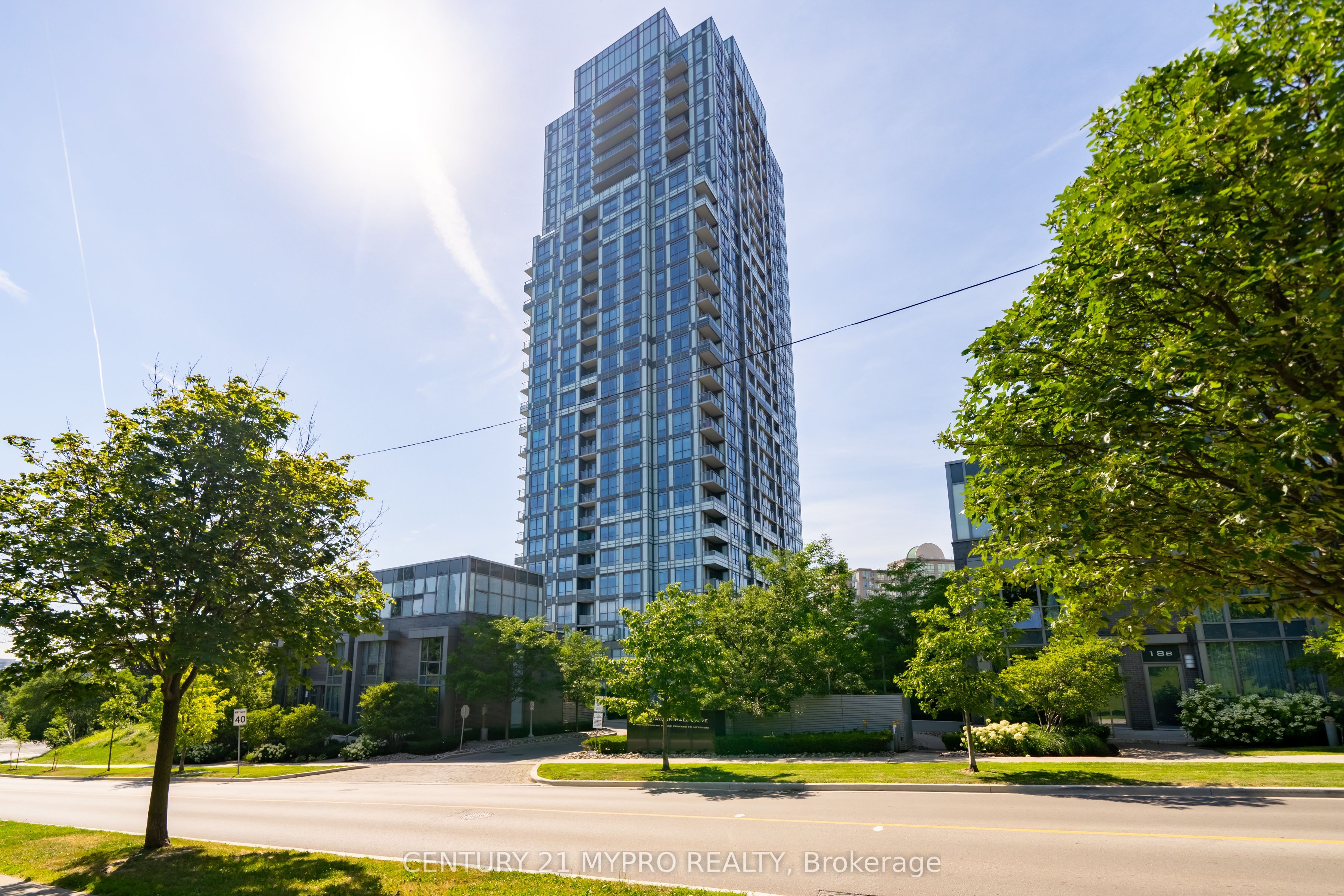 18 Graydon Hall Drive 212, Toronto, On M3a 0a4