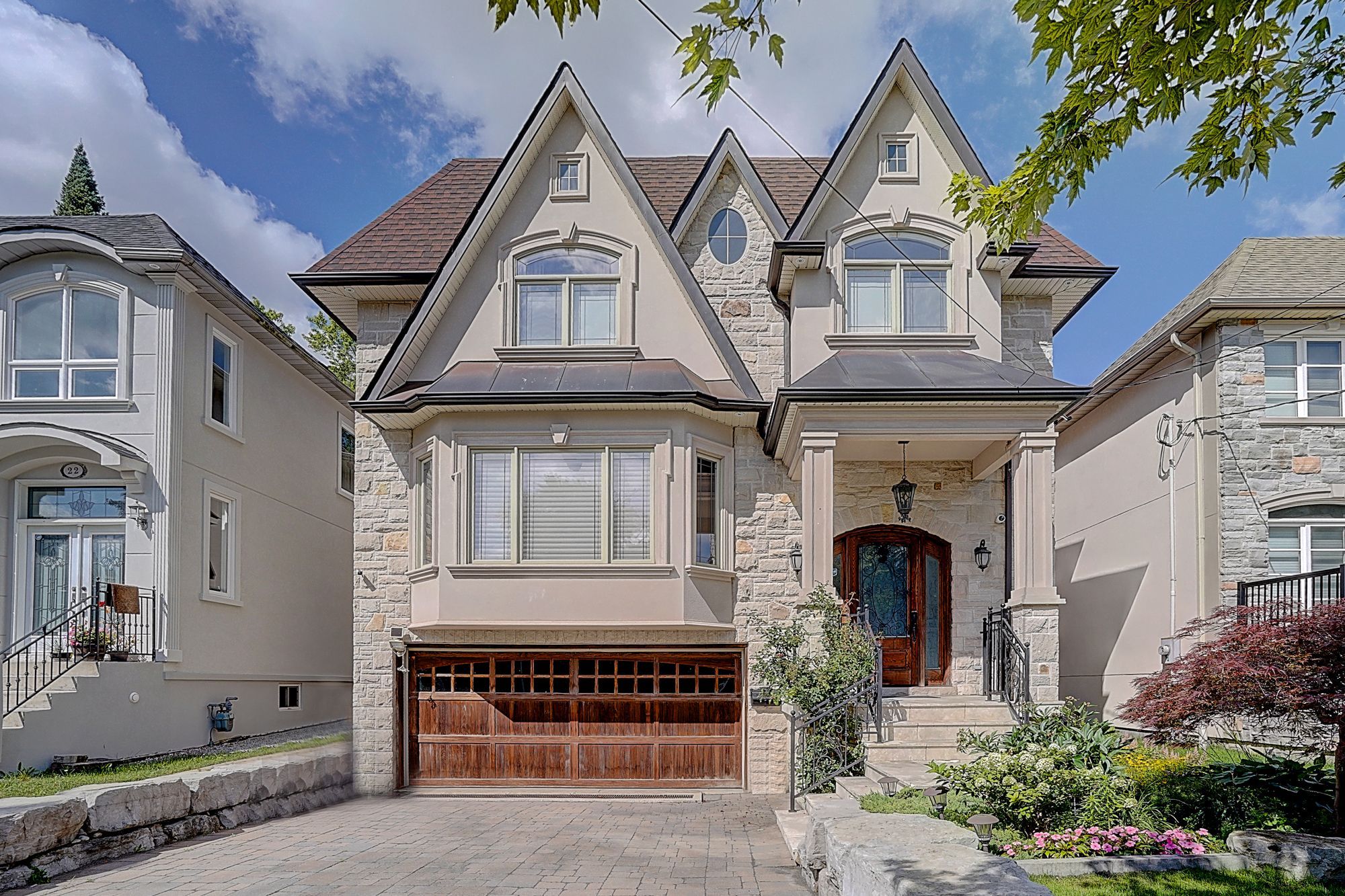 24 Abbotsford Road, Toronto, On M2n 2p8