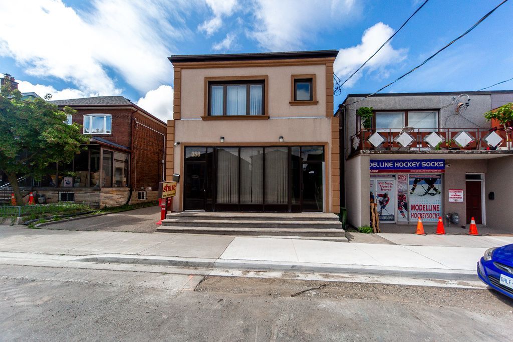 658 Vaughan Road, Toronto, On M6e 2y5