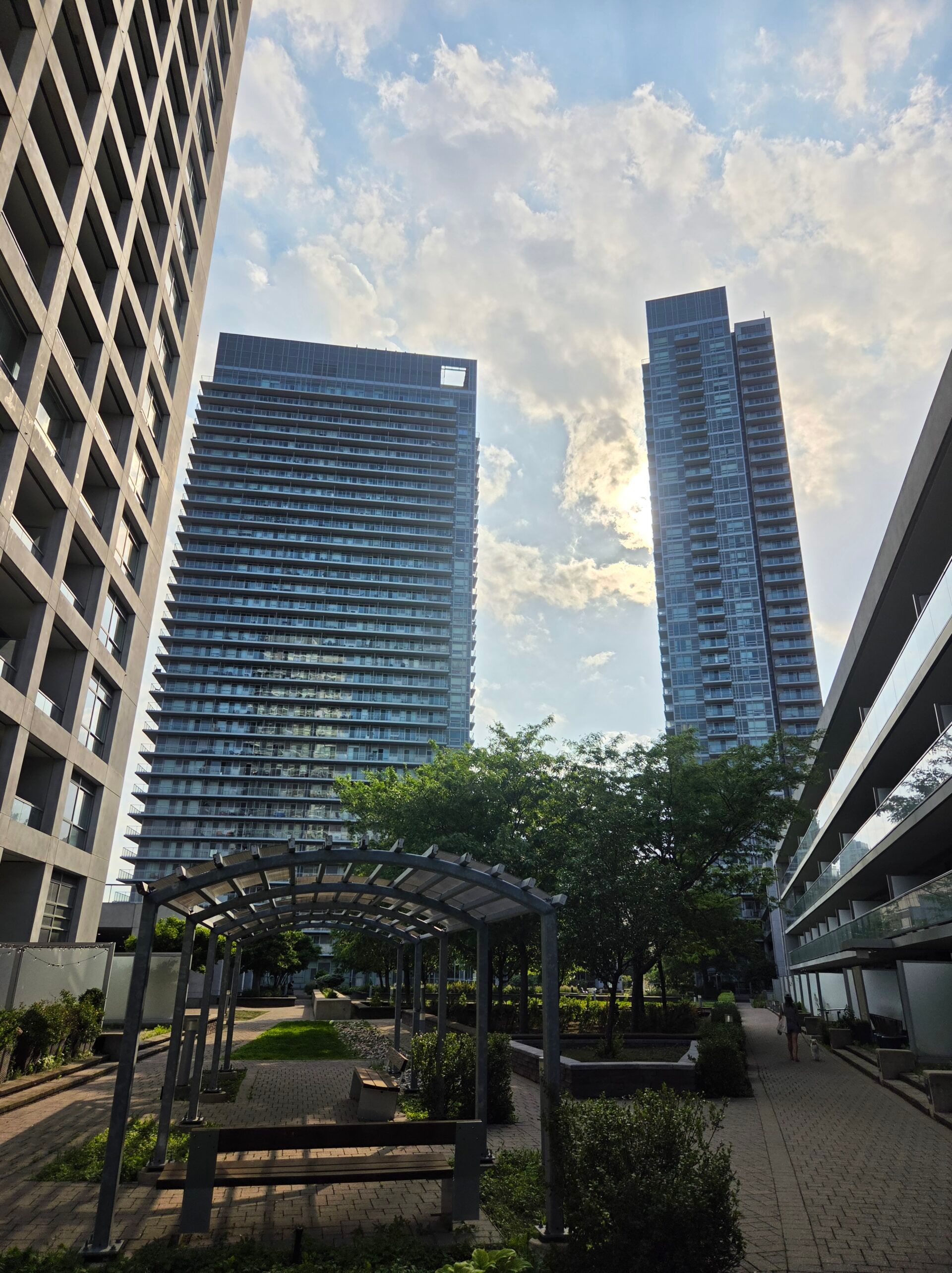 2035 Sheppard Avenue E 221, Toronto, On M2j 0a8