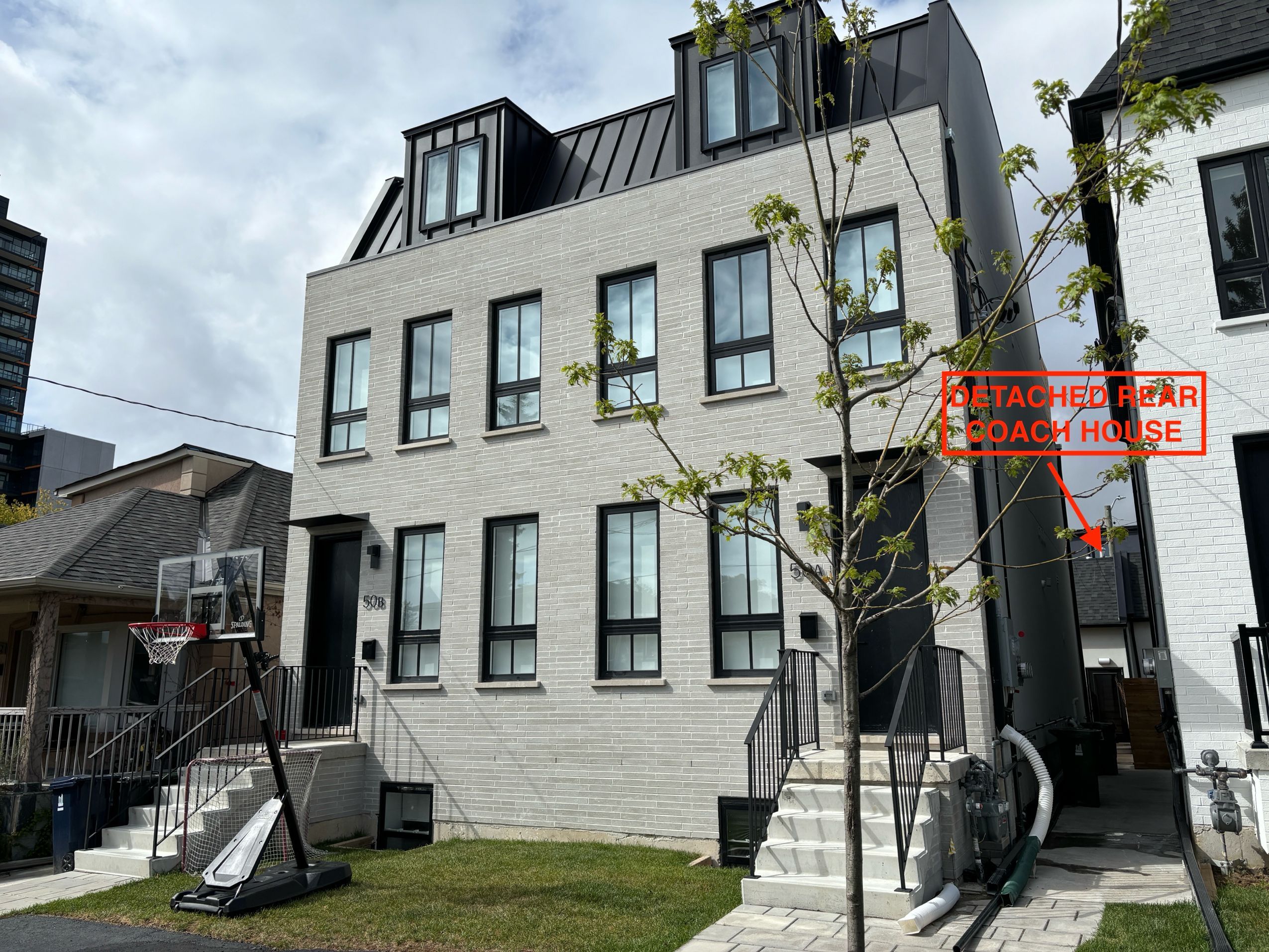 50a Lanark Avenue Coachhs, Toronto, On M6c 2b4