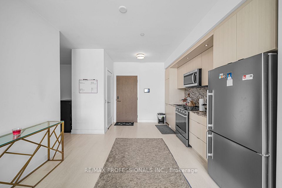 30 Inn The Park Drive 407, Toronto, On M3c 0p7