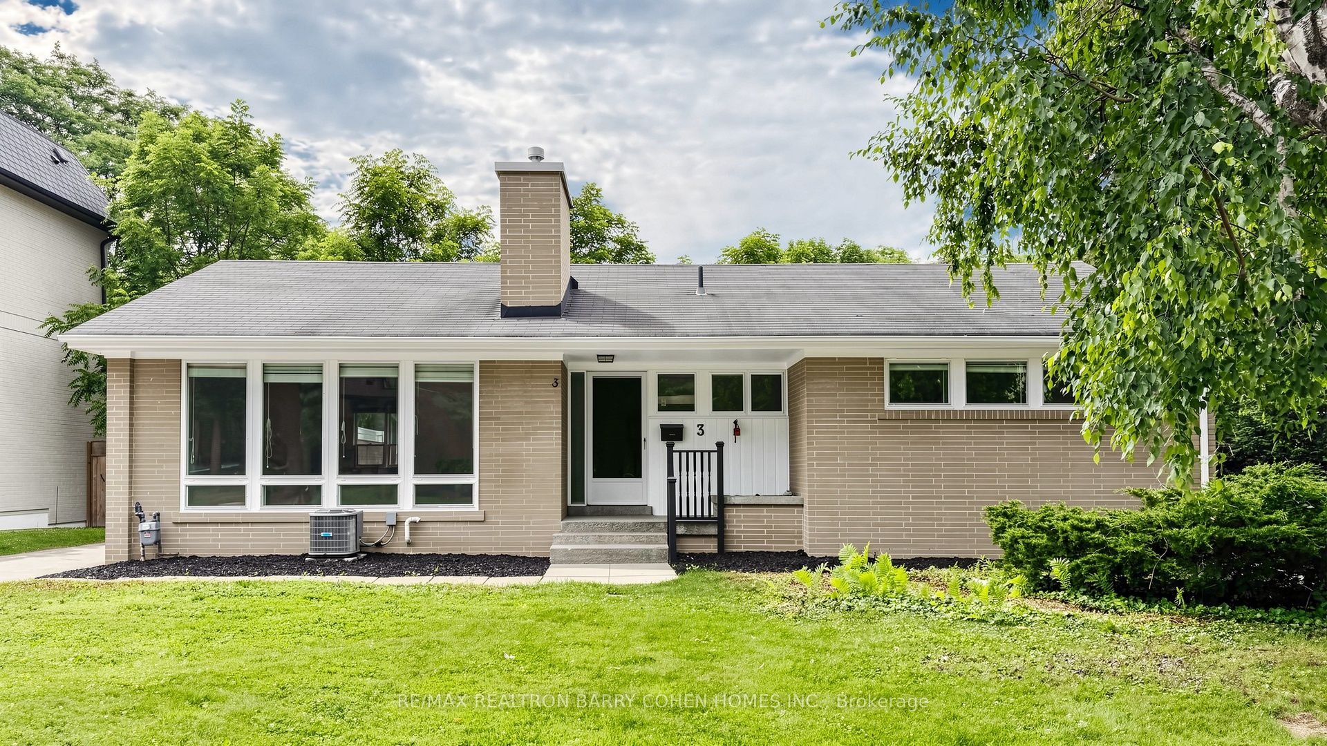 3 Greengate Road, Toronto, On M3b 1e7