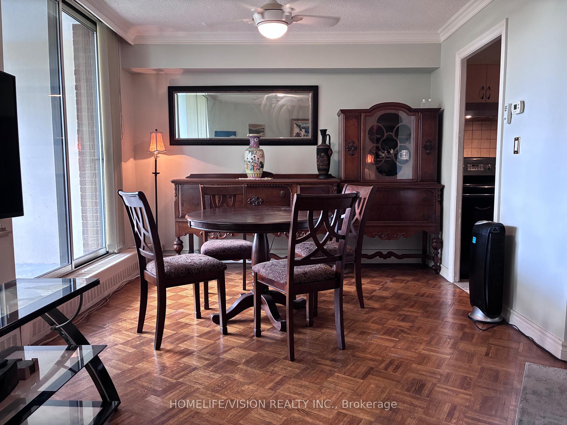 15 Vicora Linkway 416, Toronto, On M3c 1a7