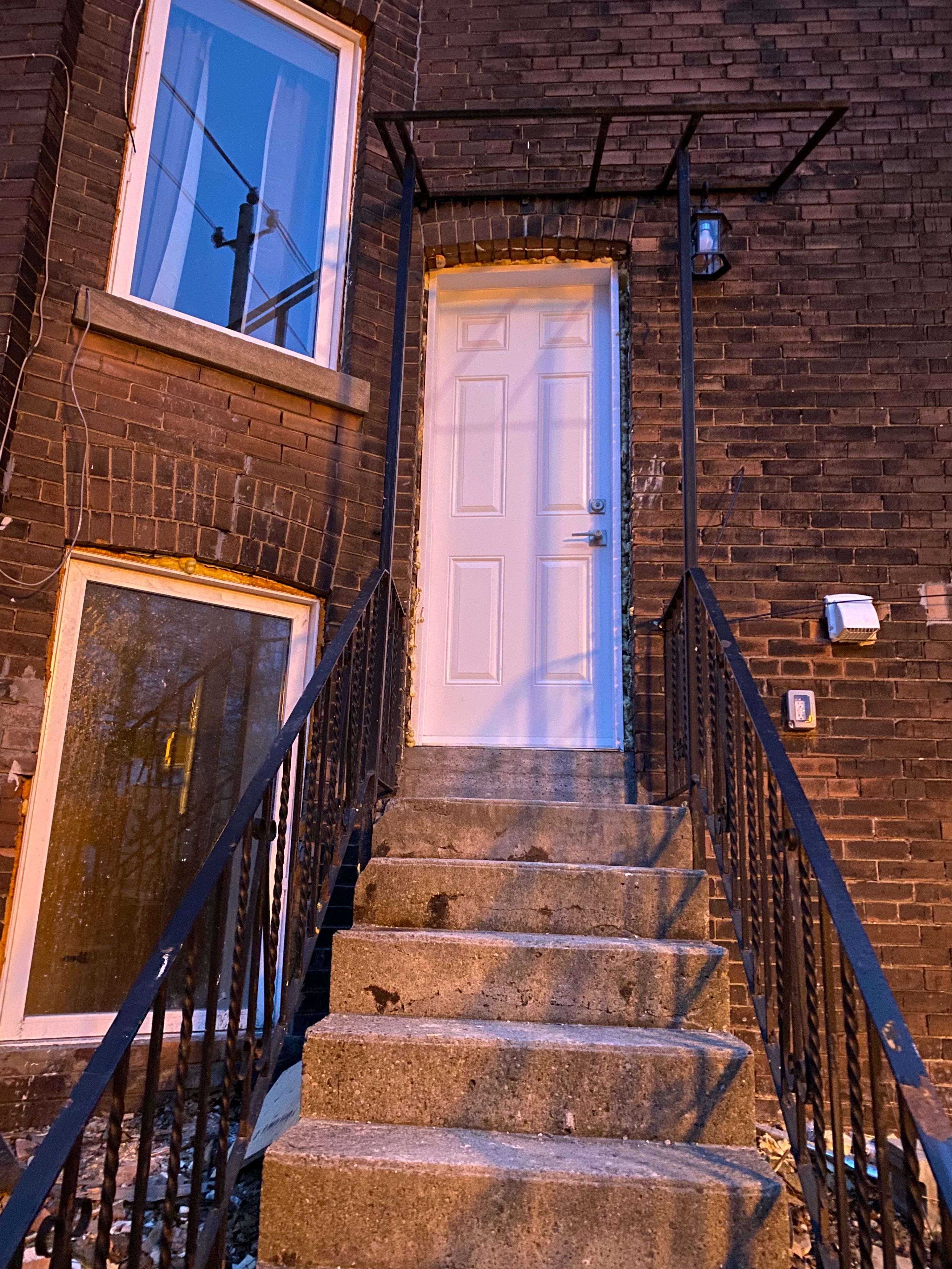 2 St Annes Road Bsmt, Toronto, On M6j 2c1