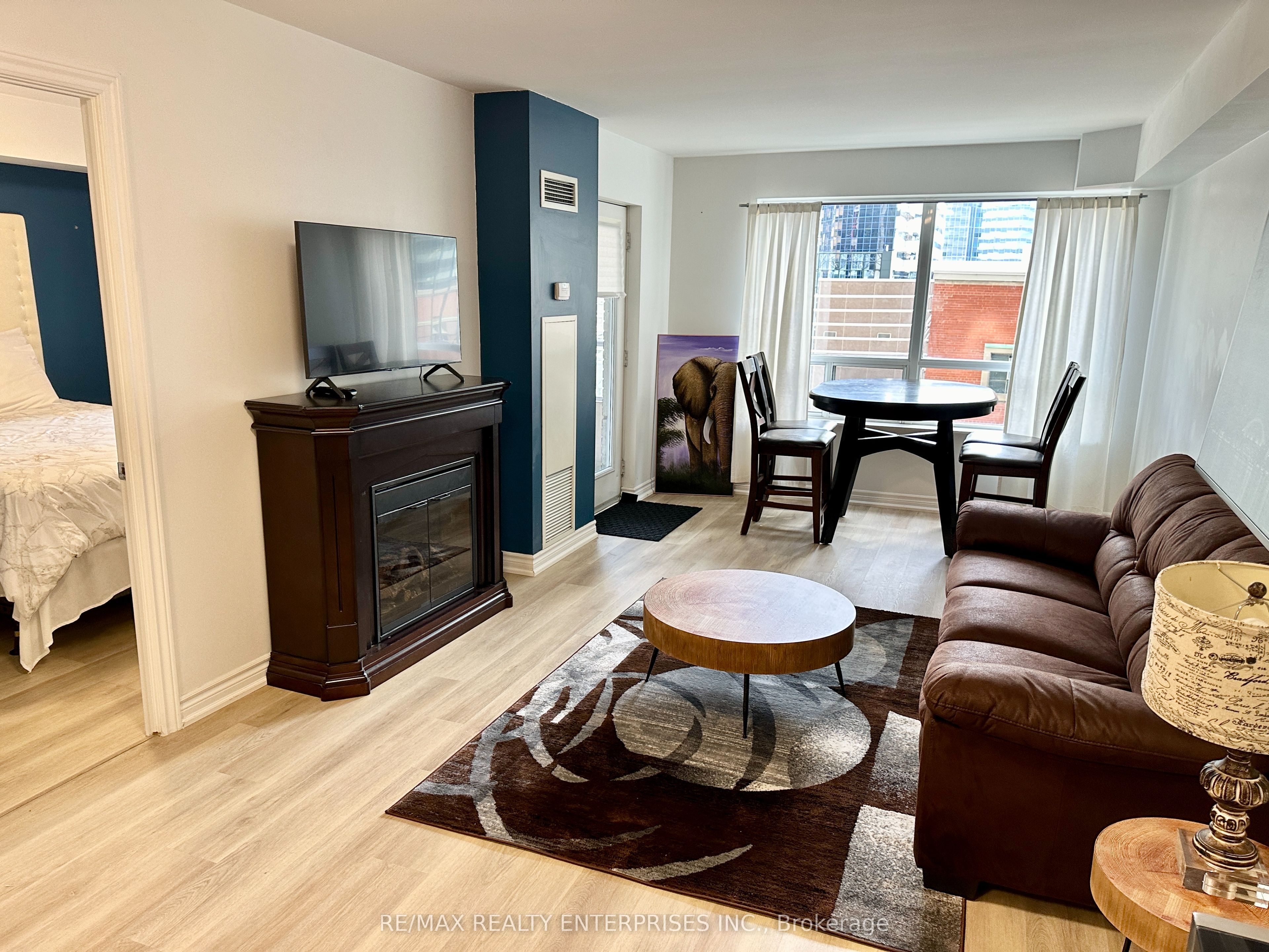 250 Wellington Street W 436, Toronto, On M5v 3p6