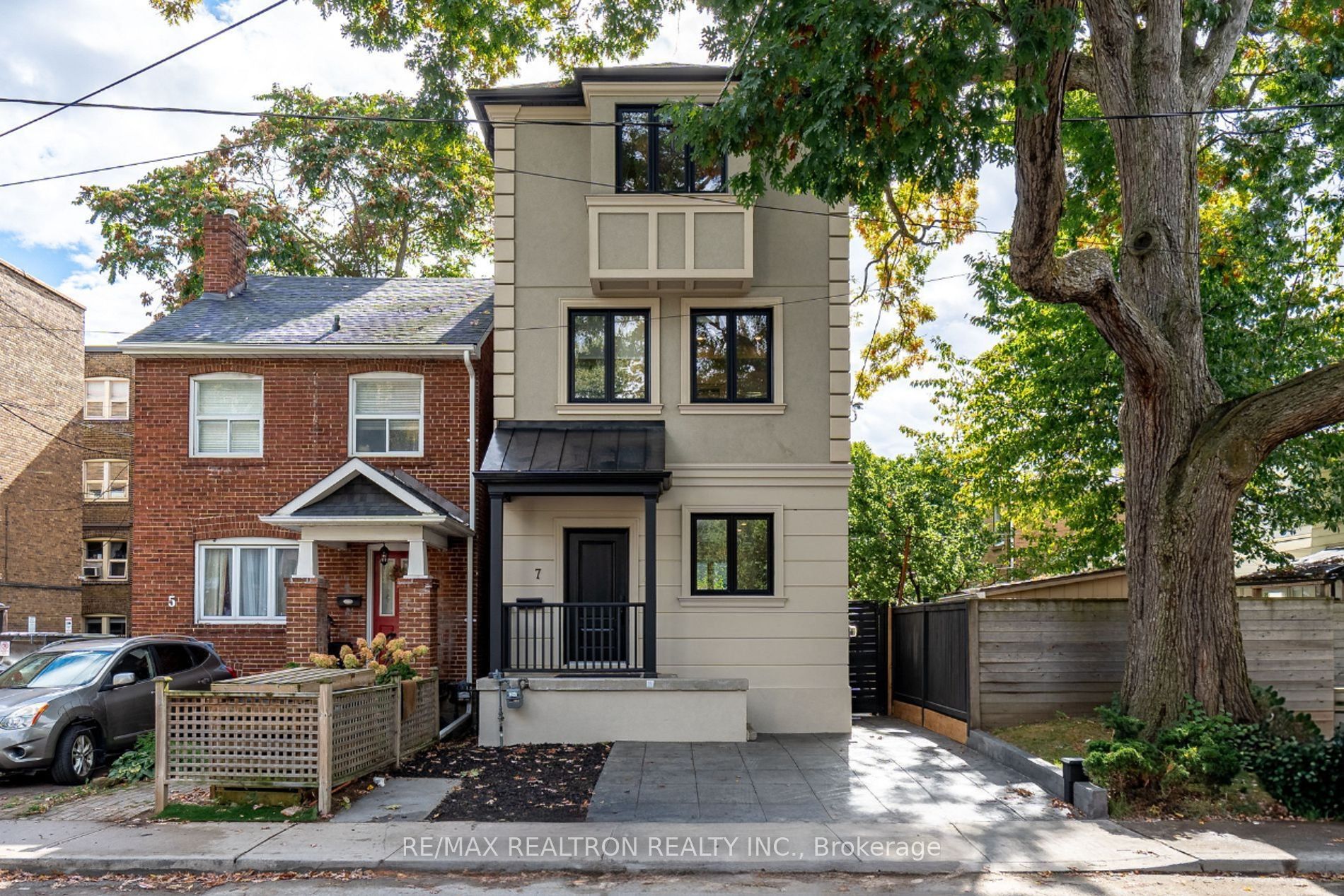 7 Louise Avenue, Toronto, On M6c 1e3