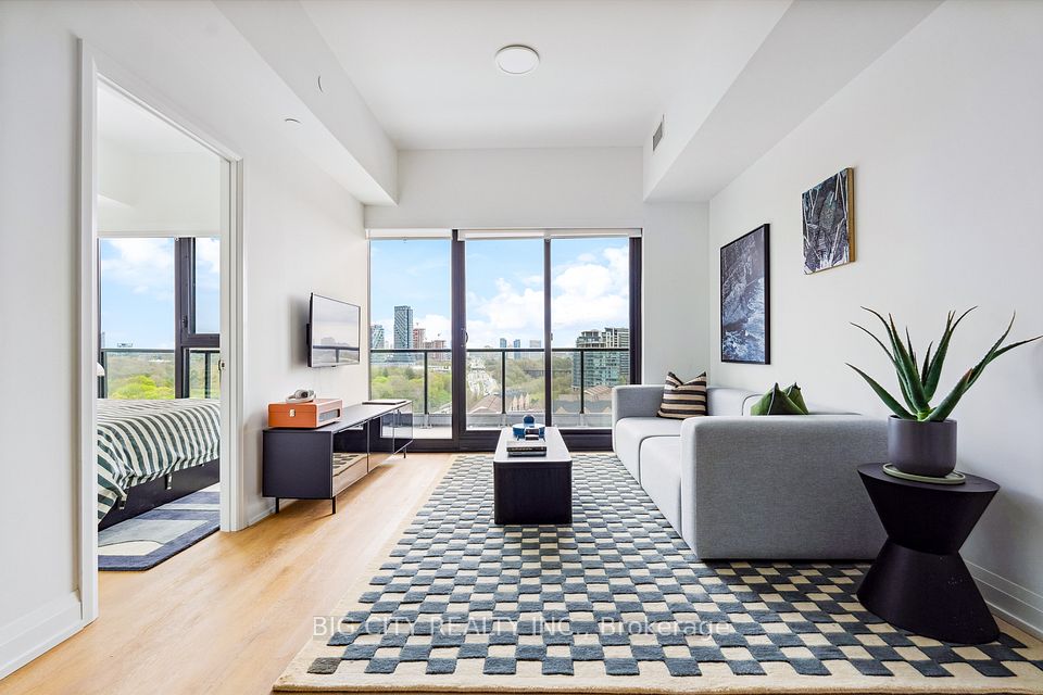 36 Brentcliffe Road 1110, Toronto, On M4g 0e1
